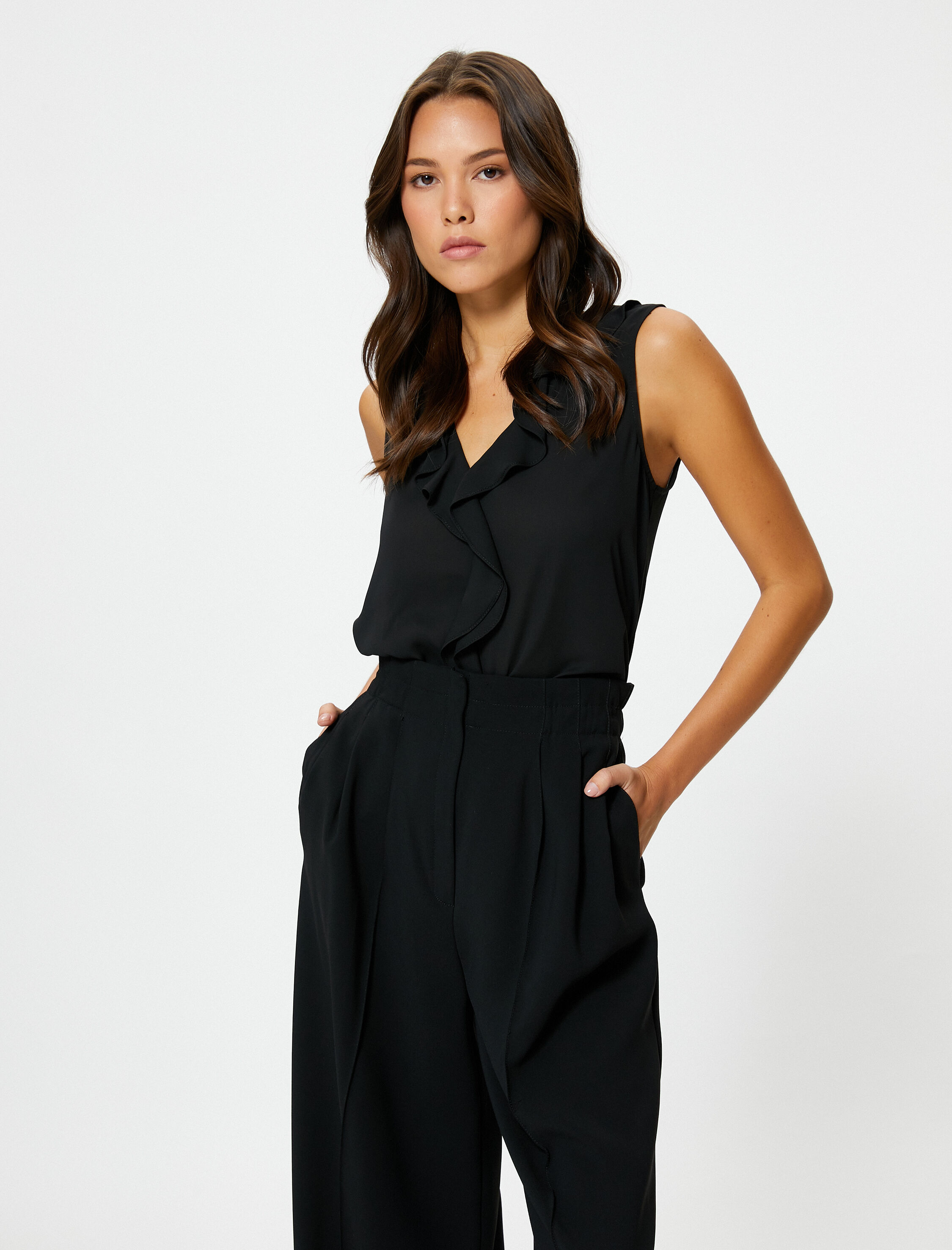   Kolsuz Bluz V Yaka Fırfırlı Regular Fit