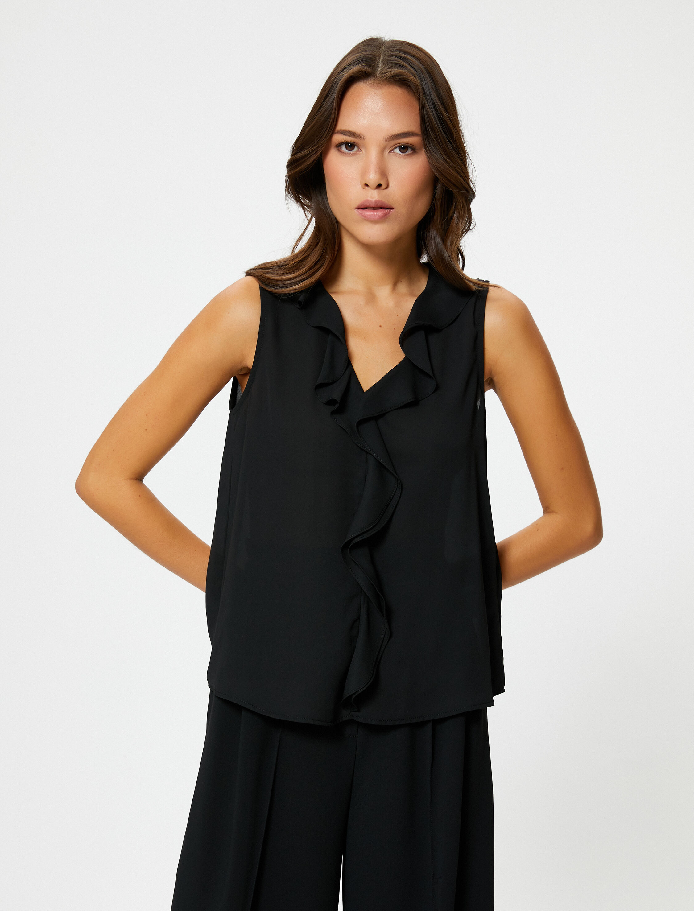   Kolsuz Bluz V Yaka Fırfırlı Regular Fit