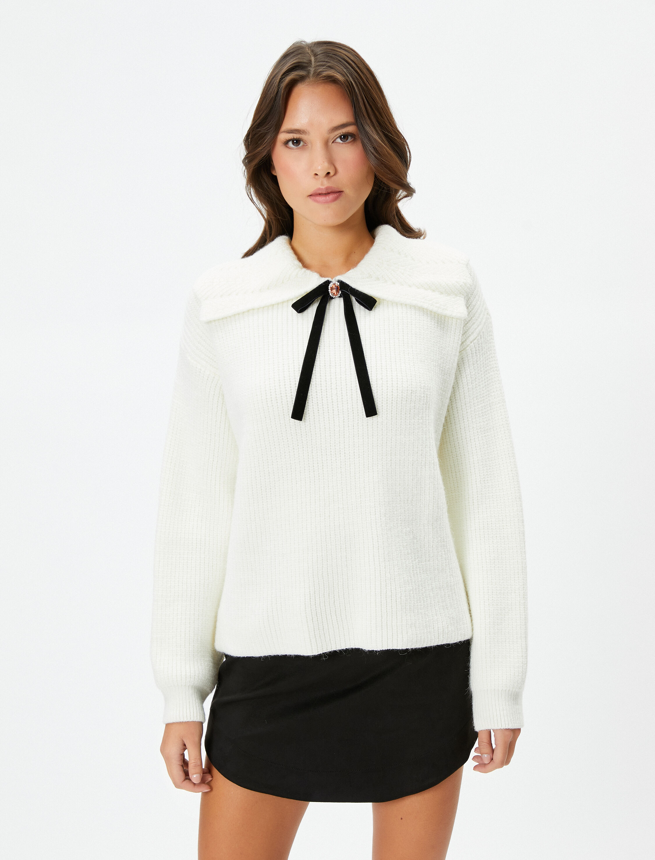   Polo Yaka Kazak Broş Detaylı Örgü Uzun Kollu