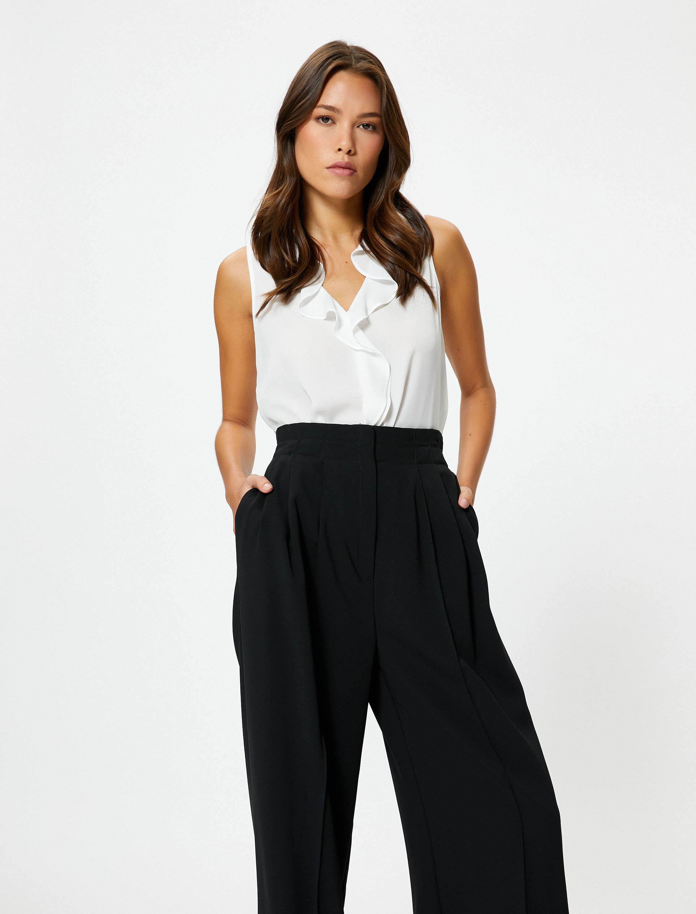   Kolsuz Bluz V Yaka Fırfırlı Regular Fit