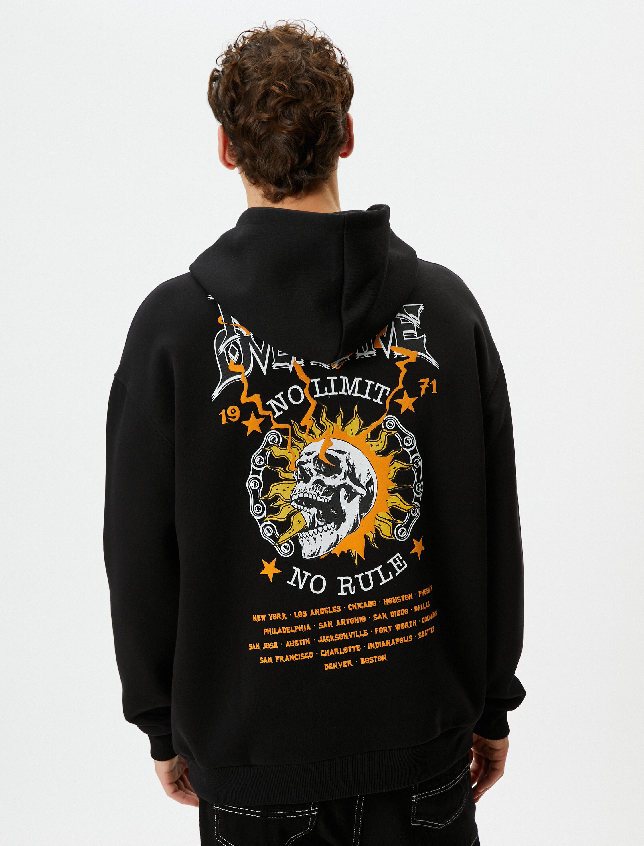   Oversize Hoodie Arkası Baskılı Kuru Kafa Temalı Sloganlı Şardonlu