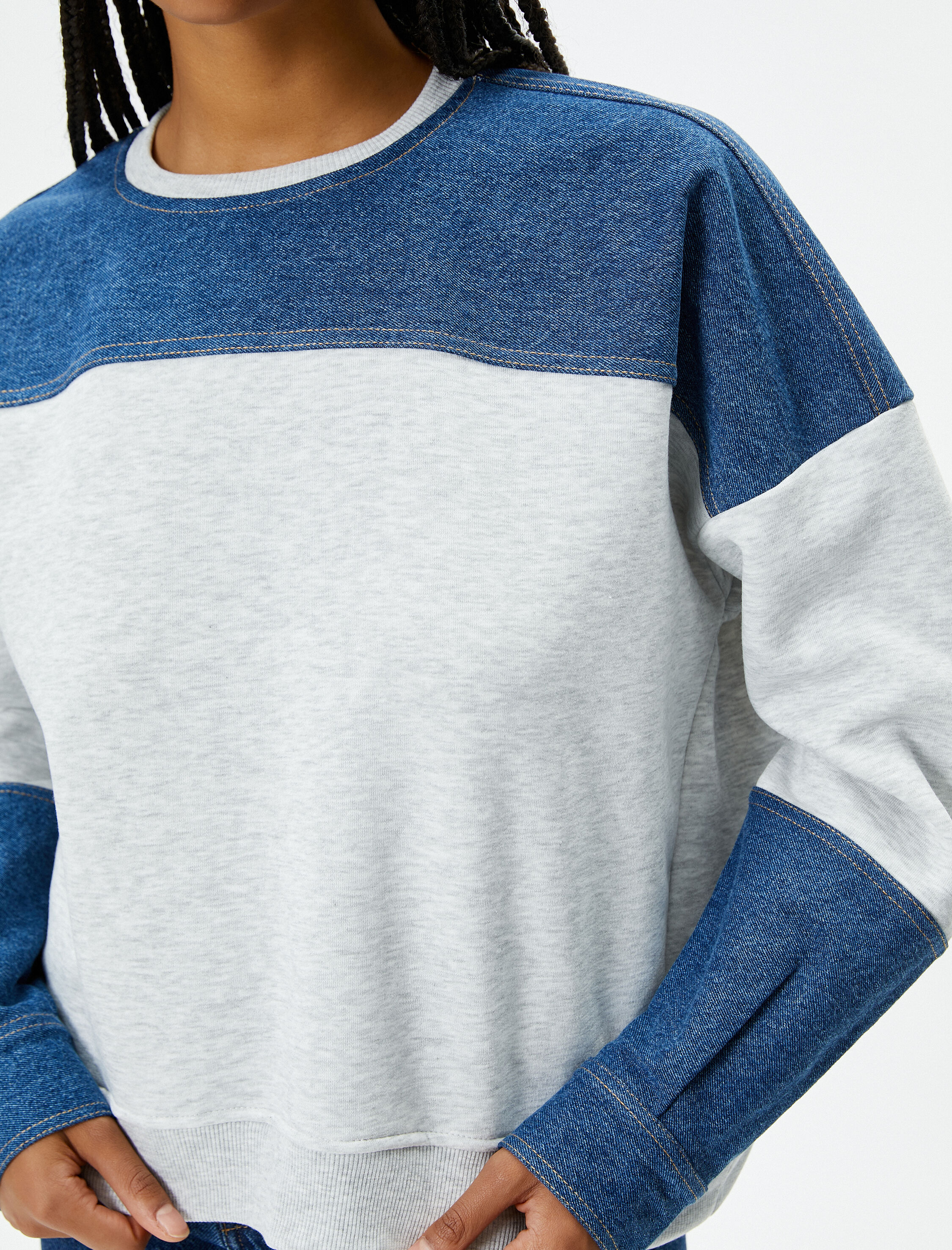   Manşetli Kot Kumaş Detaylı Sweatshirt Bisiklet Yaka Şardonlu