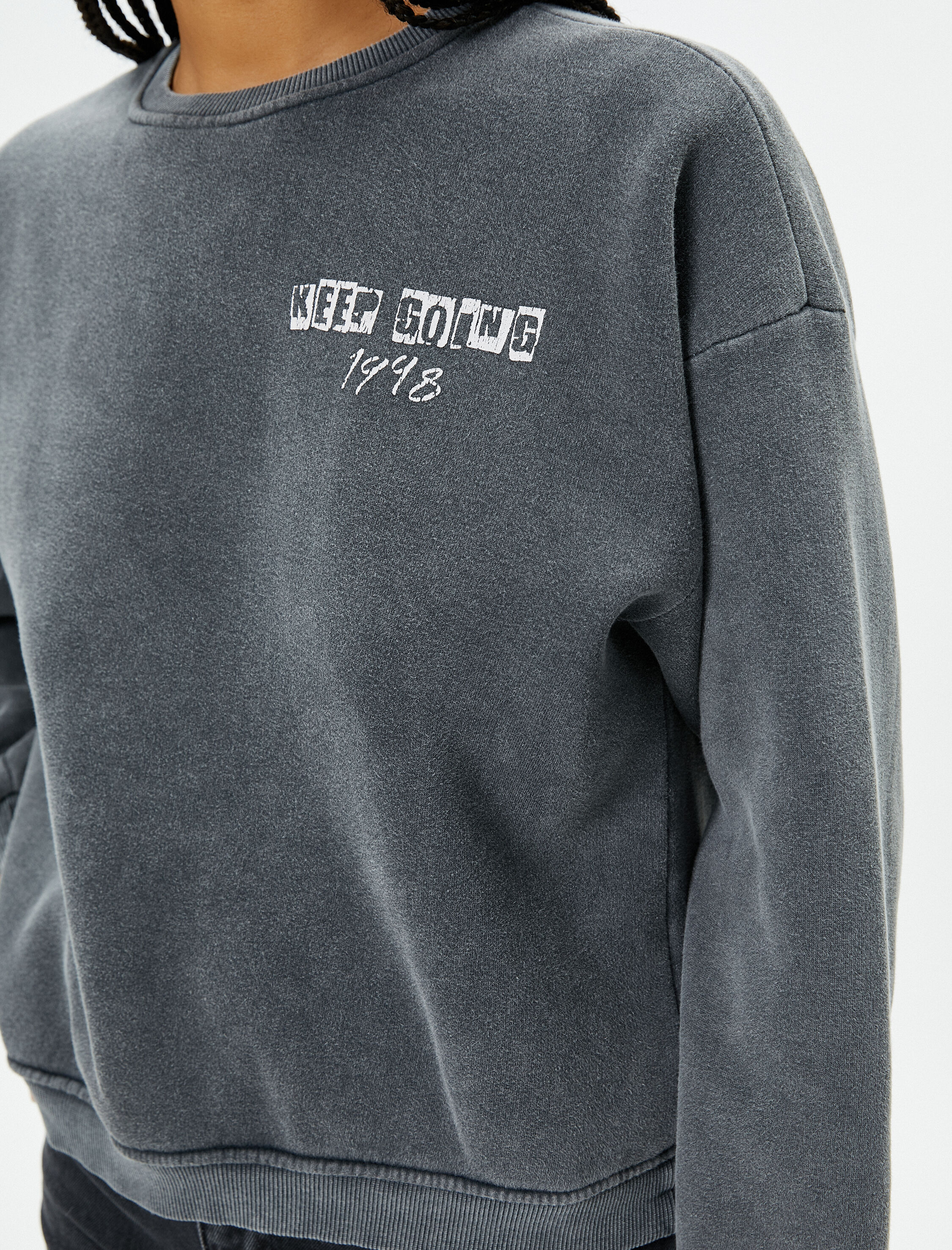   Arkası Baskılı Sweatshirt Soluk Efektli Bisiklet Yaka Şardonlu Pamuklu