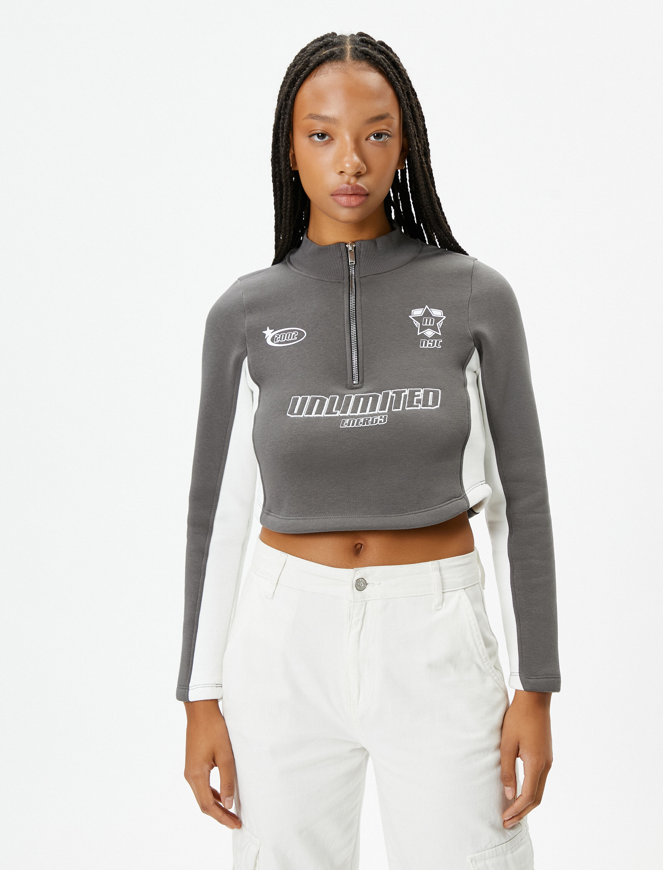   Şardonlu Yarım Fermuarlı Crop Sweatshirt Dik Yaka Renk Bloklu Baskılı Dar Kalıp