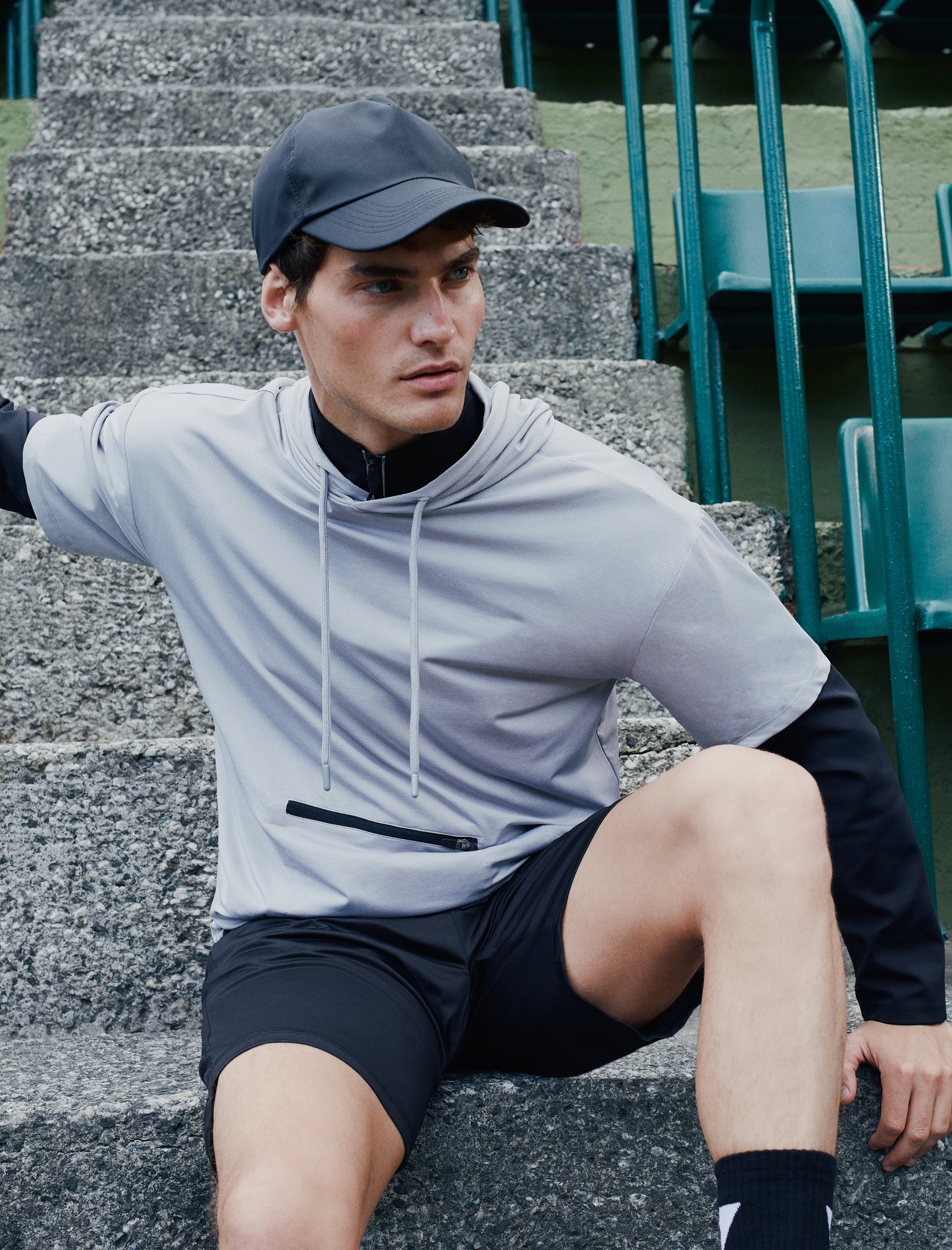   Spor Tişört Kapşonlu Fermuar Cepli Kısa Kollu