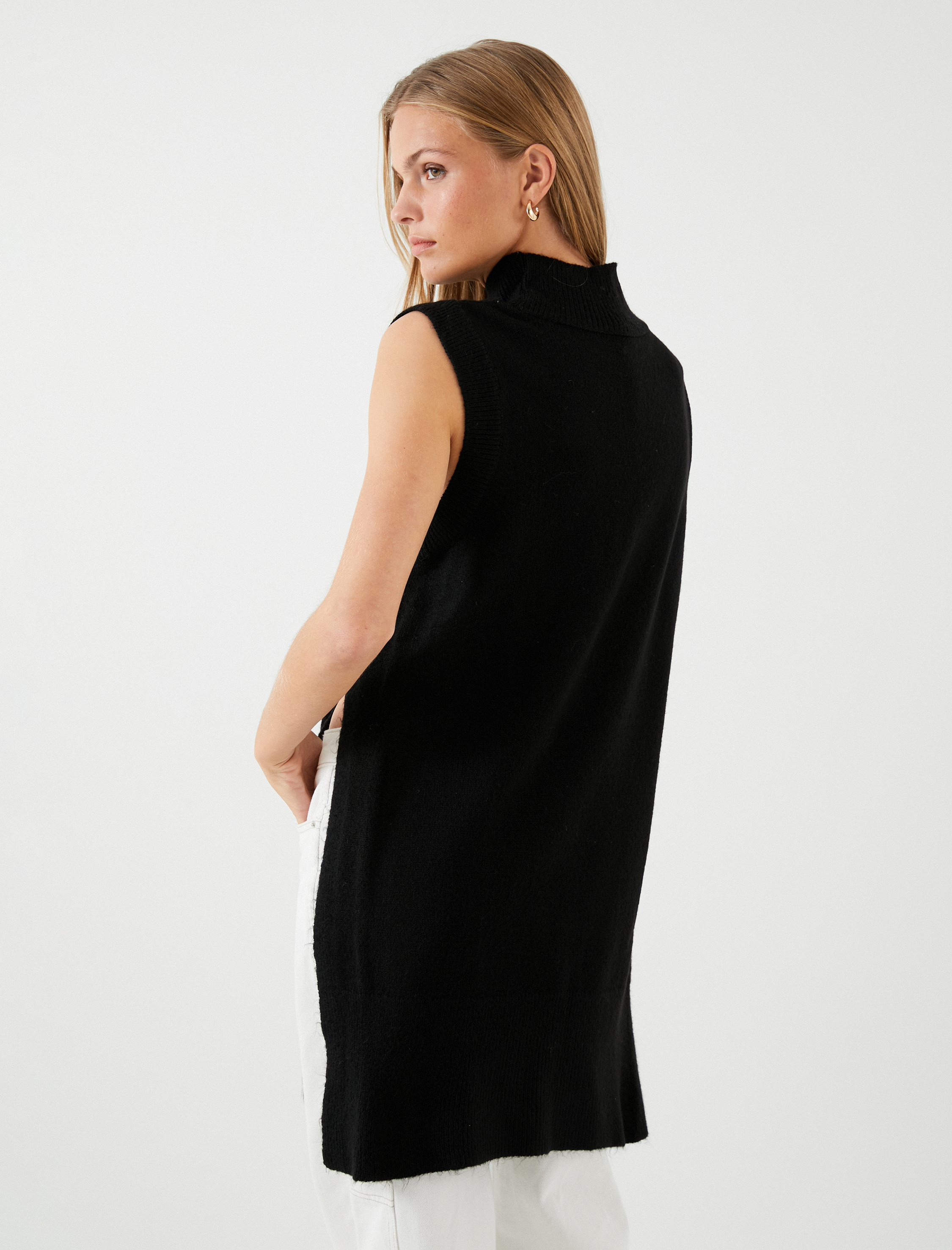   Triko Yelek Balıkçı Yaka Yanları Yırtmaç Detaylı