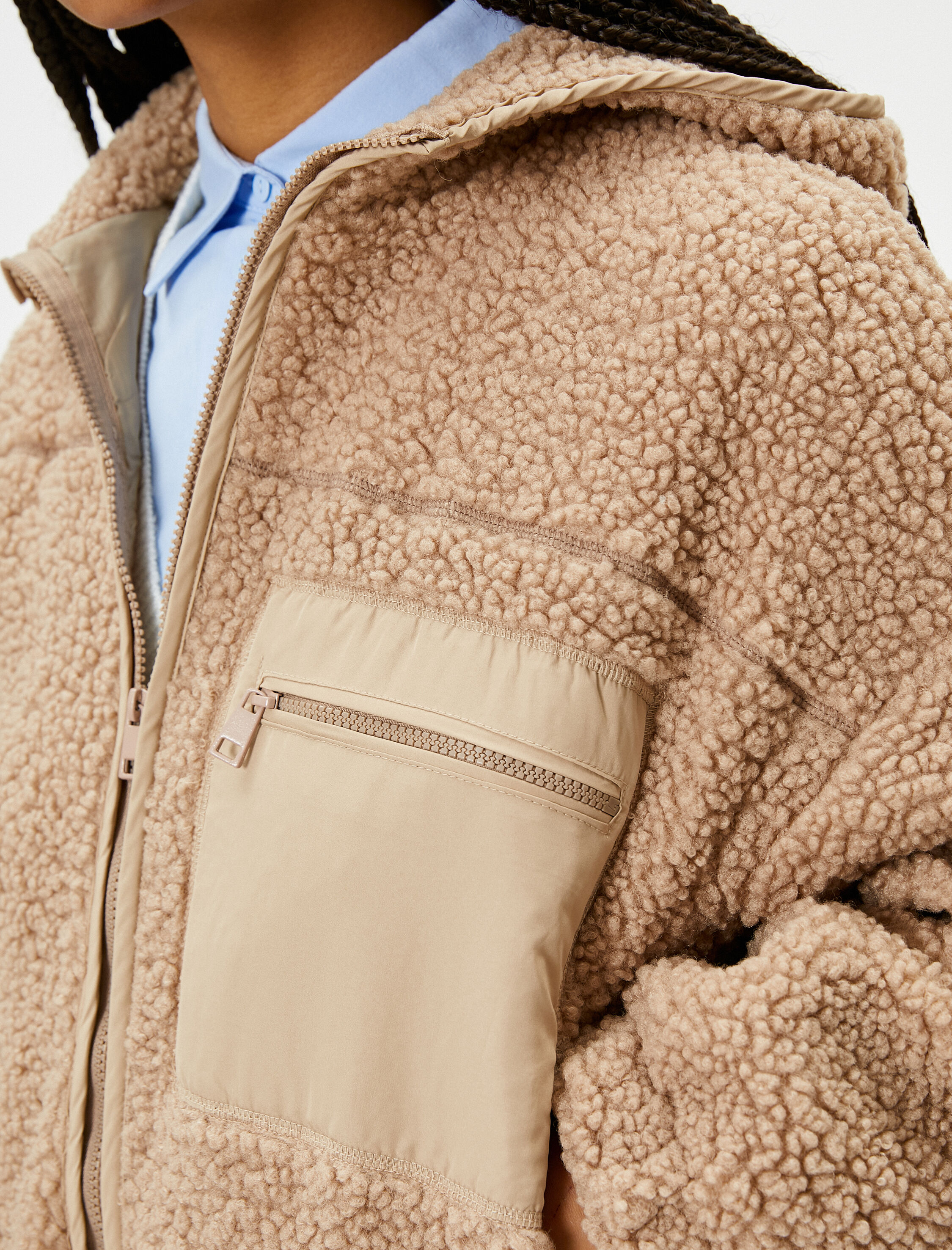   Kapşonlu Peluş Ceket Fermuarlı İki Farklı Kumaş Cepli