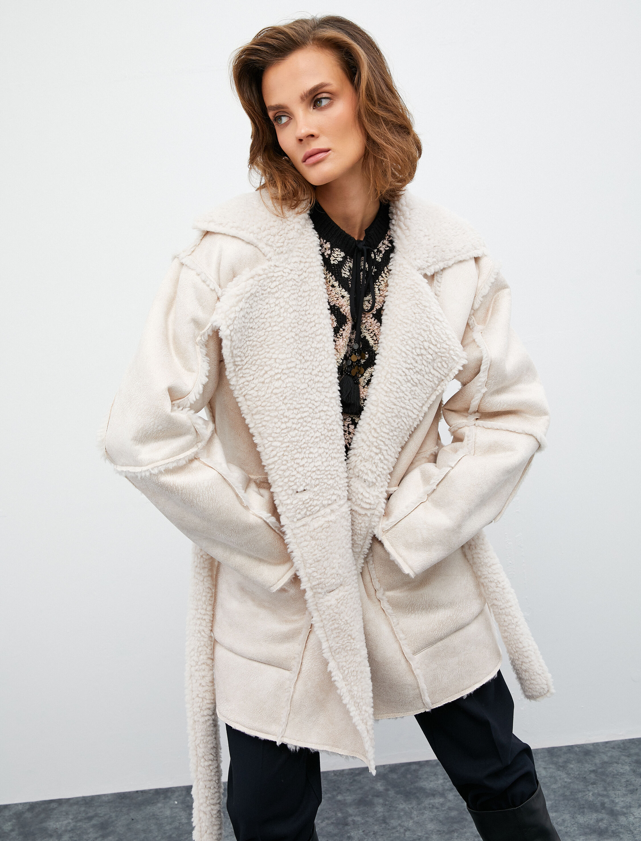   Melis Ağazat X Koton - Süet İçi Suni Kürklü Mont