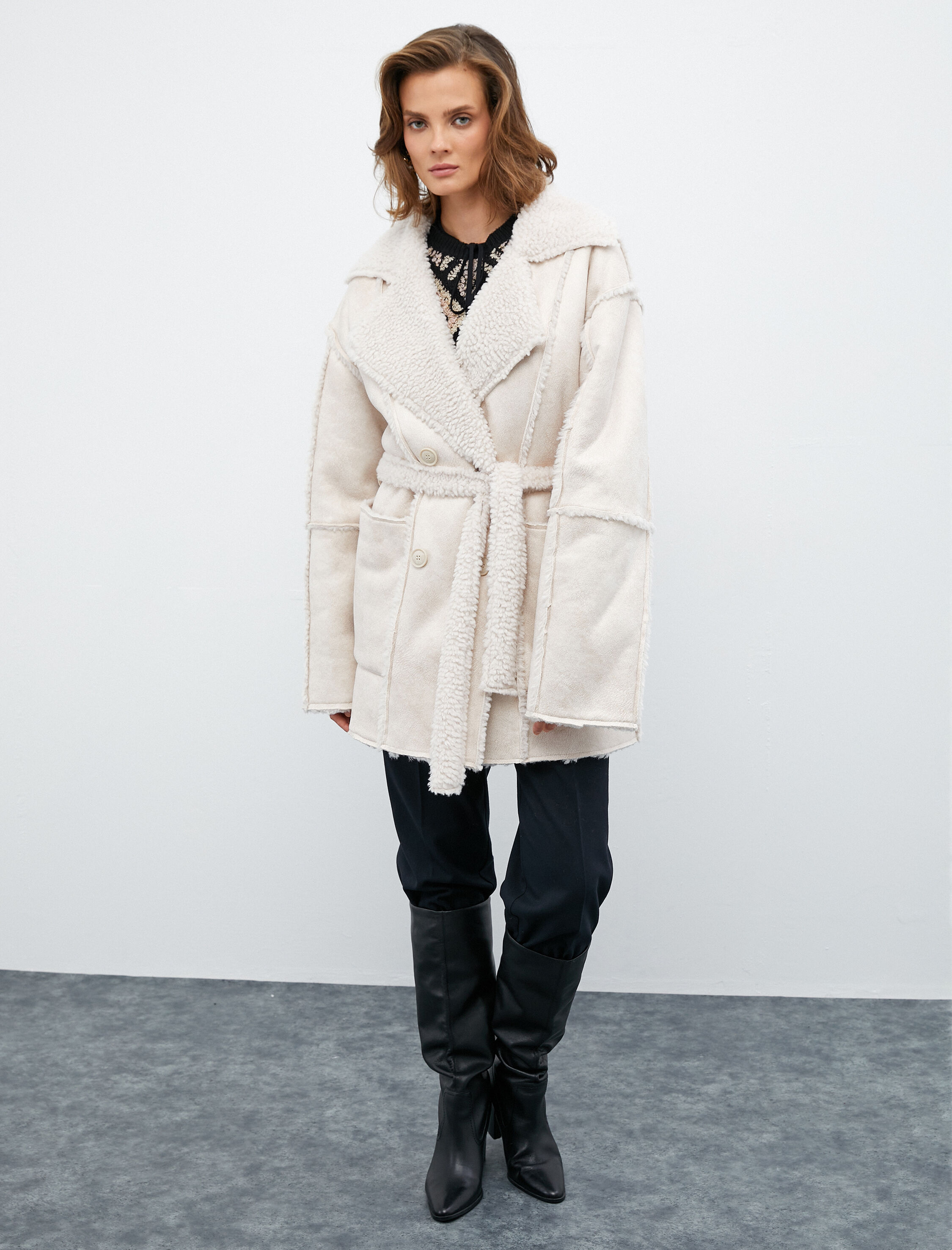   Melis Ağazat X Koton - Süet İçi Suni Kürklü Mont