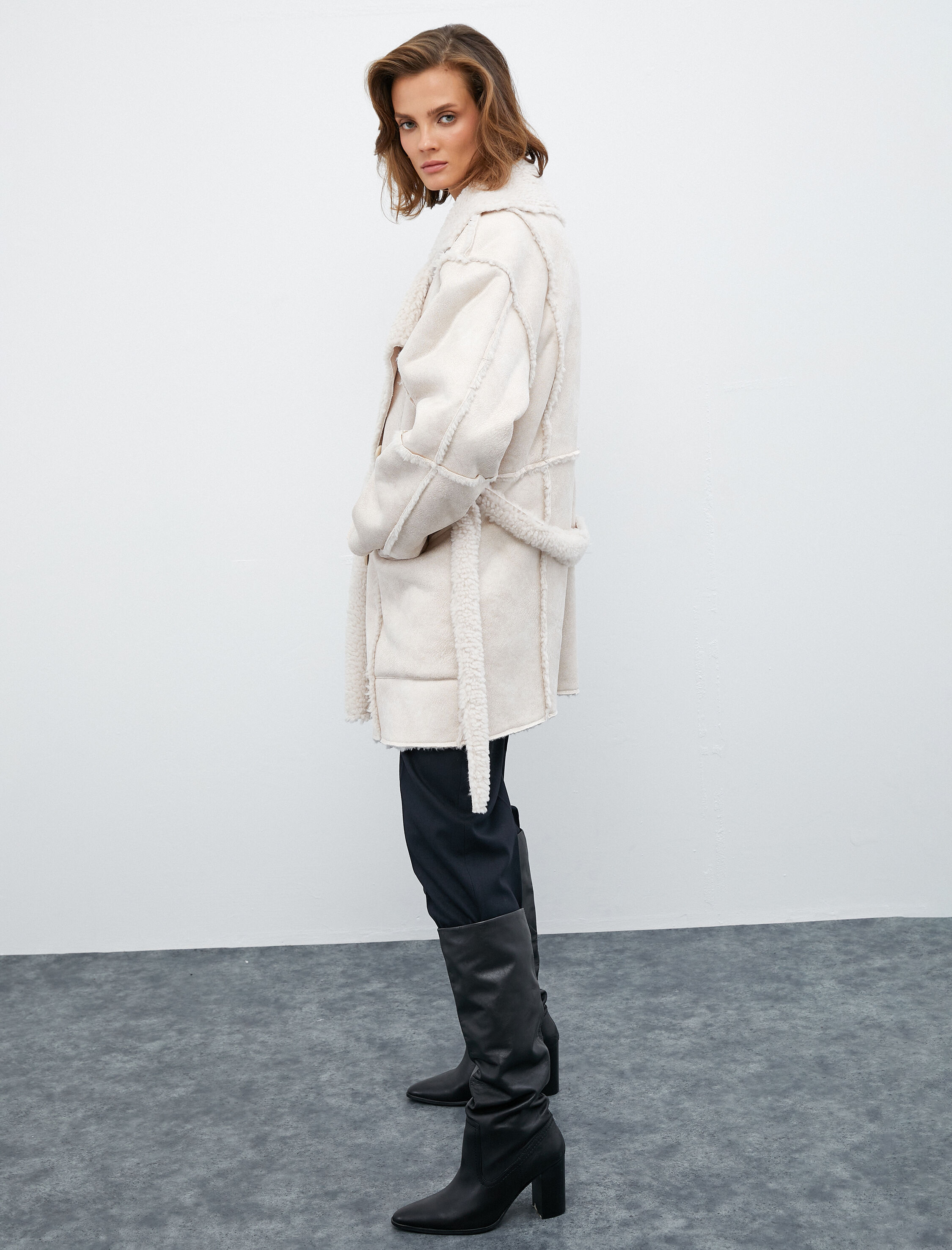   Melis Ağazat X Koton - Süet İçi Suni Kürklü Mont