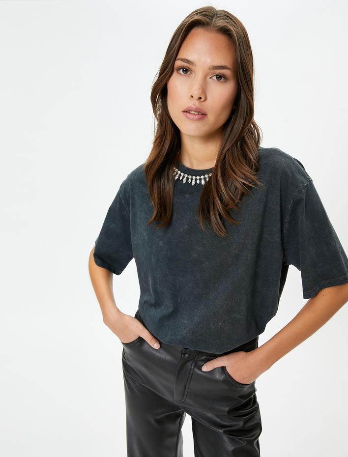  Parlak Taşlı Tişört Soluk Efektli Regular Fit