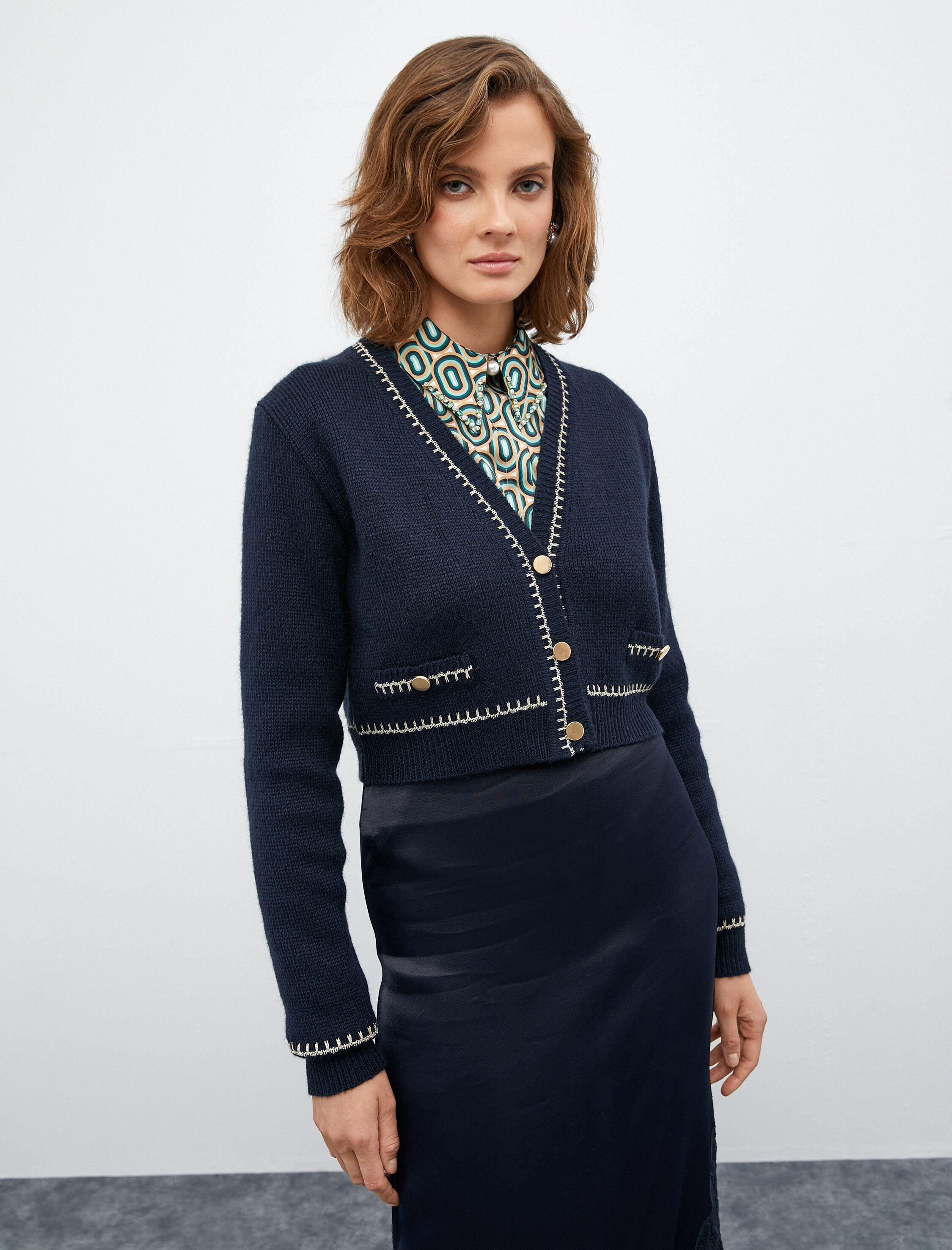   Melis Ağazat X Koton - V Yaka Örgü Crop Hırka