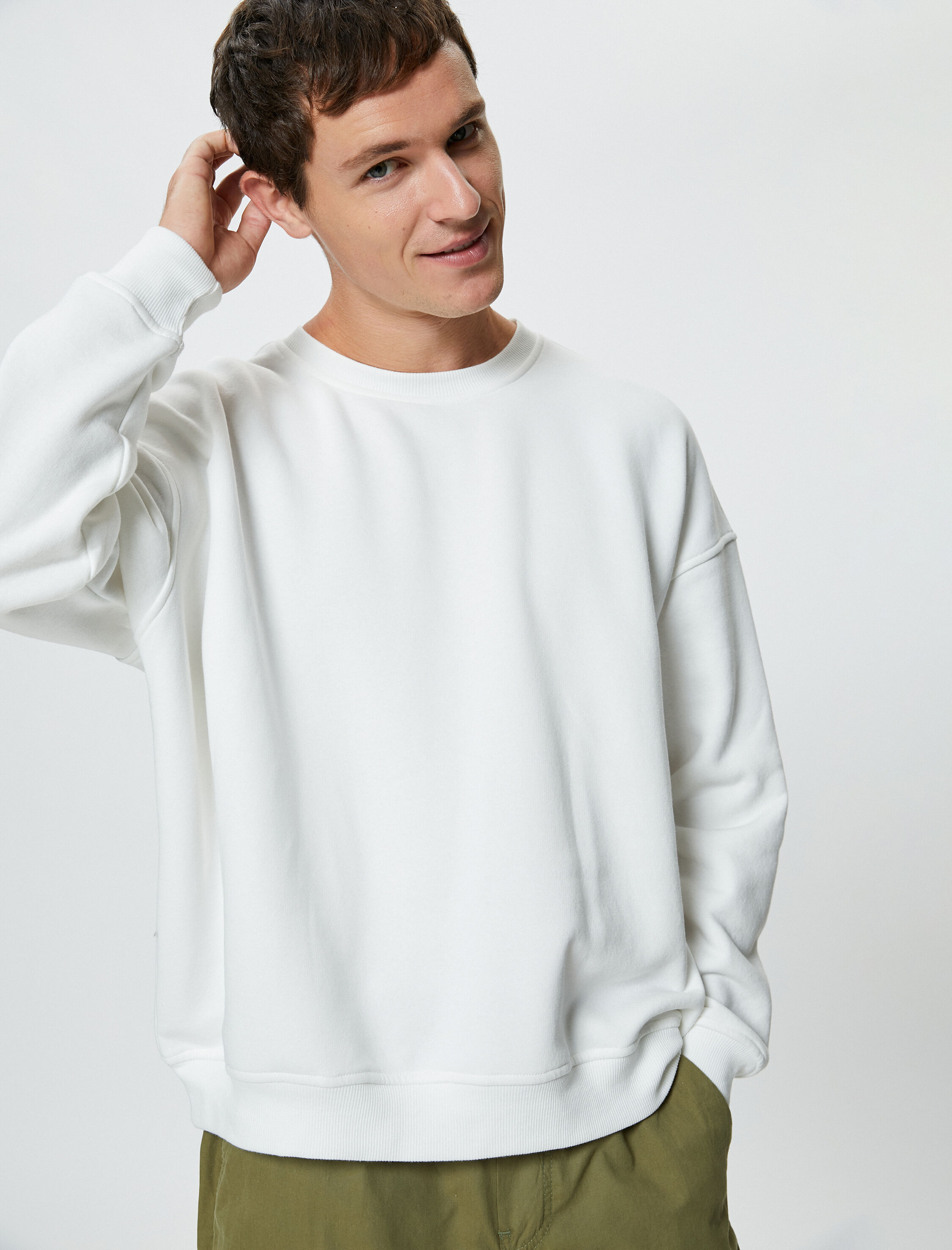 Basic Sweatshirt Rahat Kesim Bisiklet Yaka Uzun Kollu Şardonlu