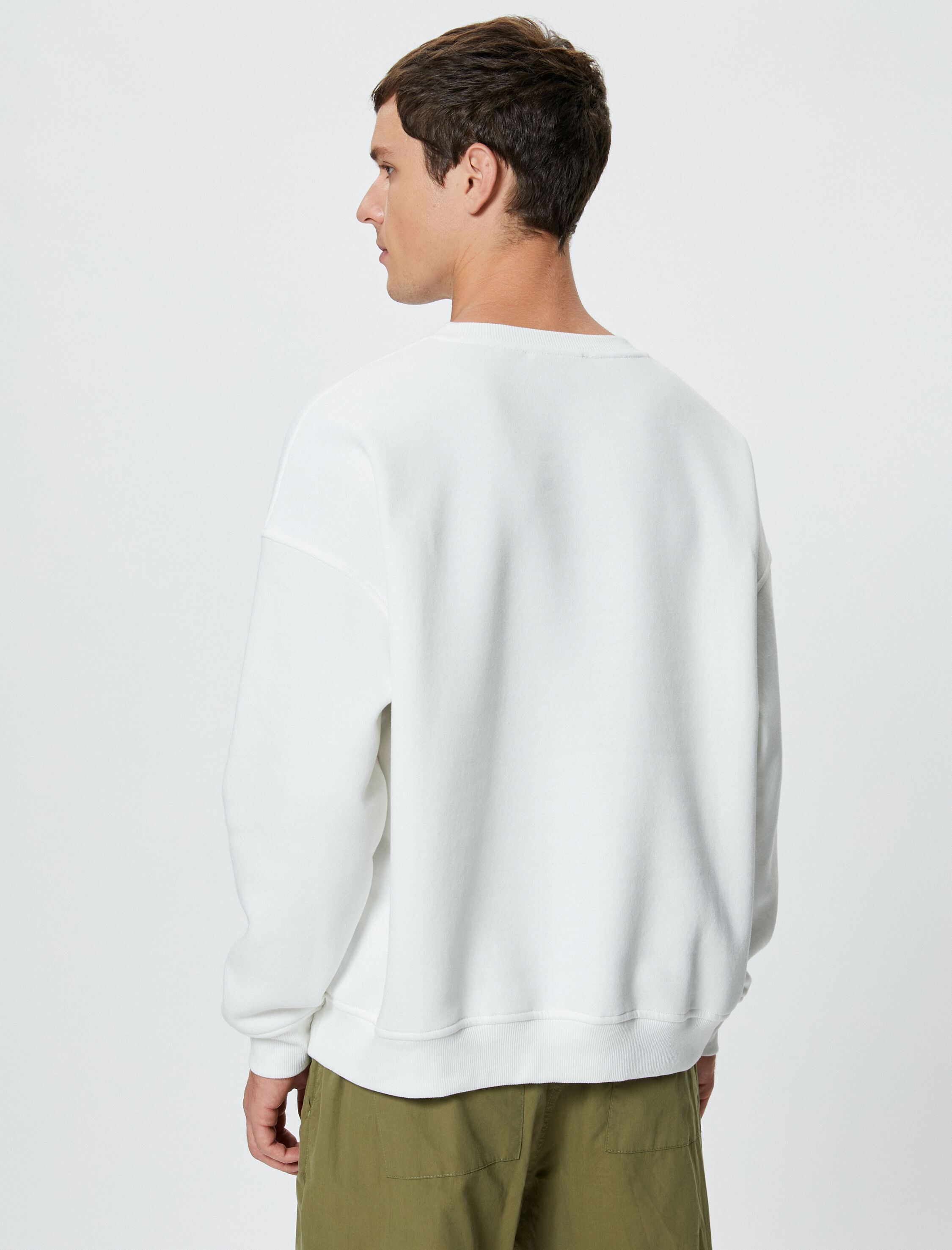 Basic Sweatshirt Rahat Kesim Bisiklet Yaka Uzun Kollu Şardonlu