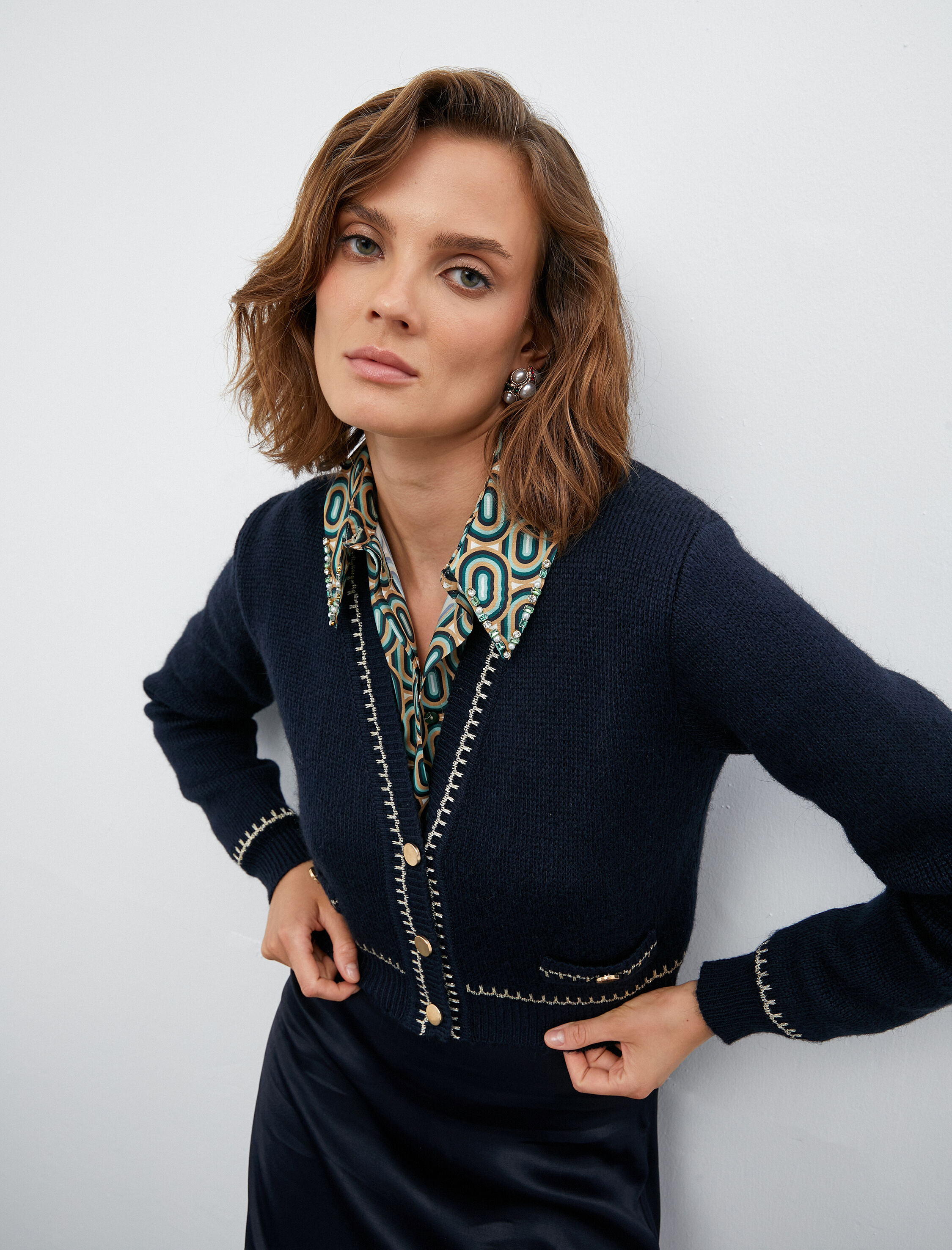   Melis Ağazat X Koton - V Yaka Örgü Crop Hırka