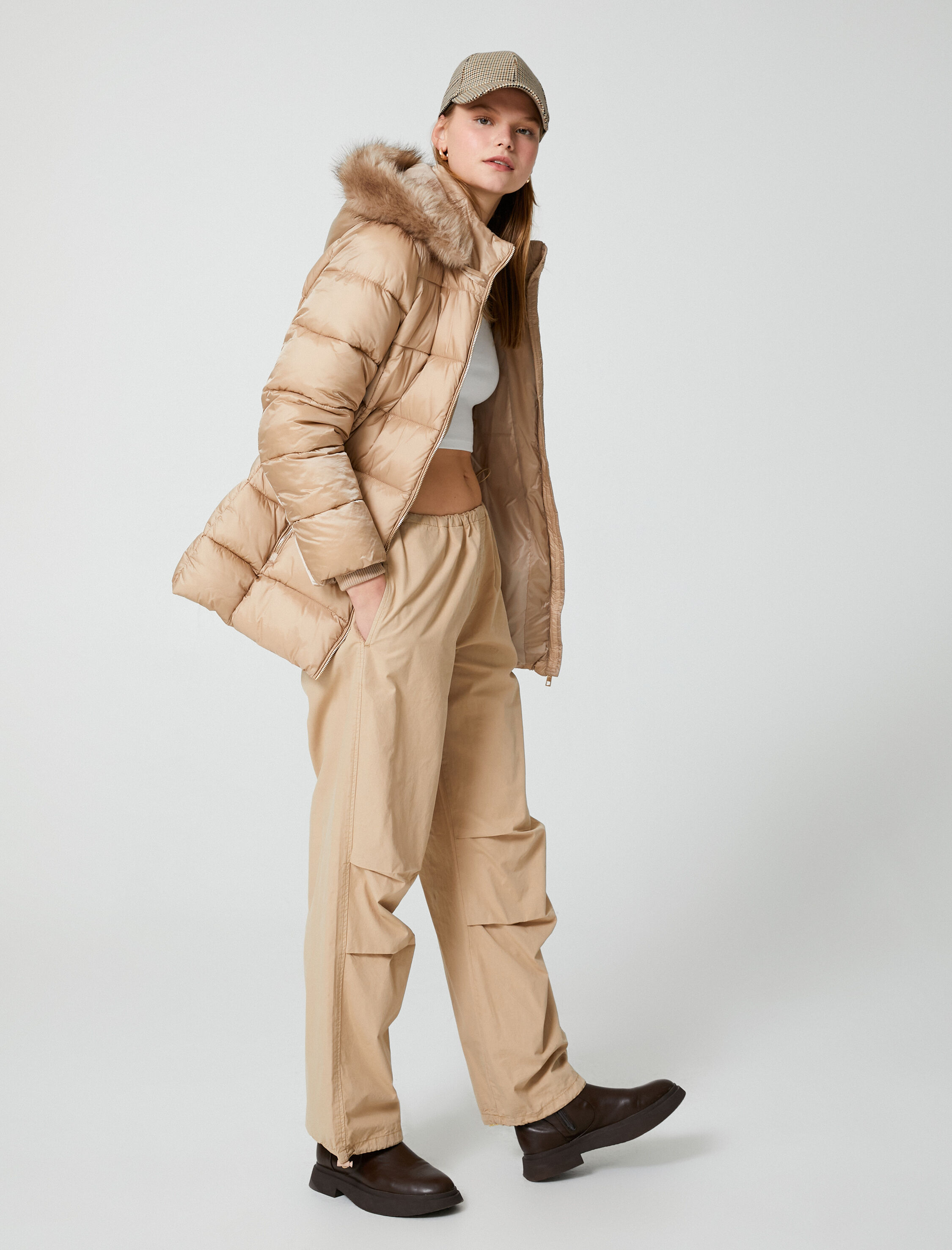   Şişme Mont Kapüşonlu Suni Kürk Detaylı Cepli