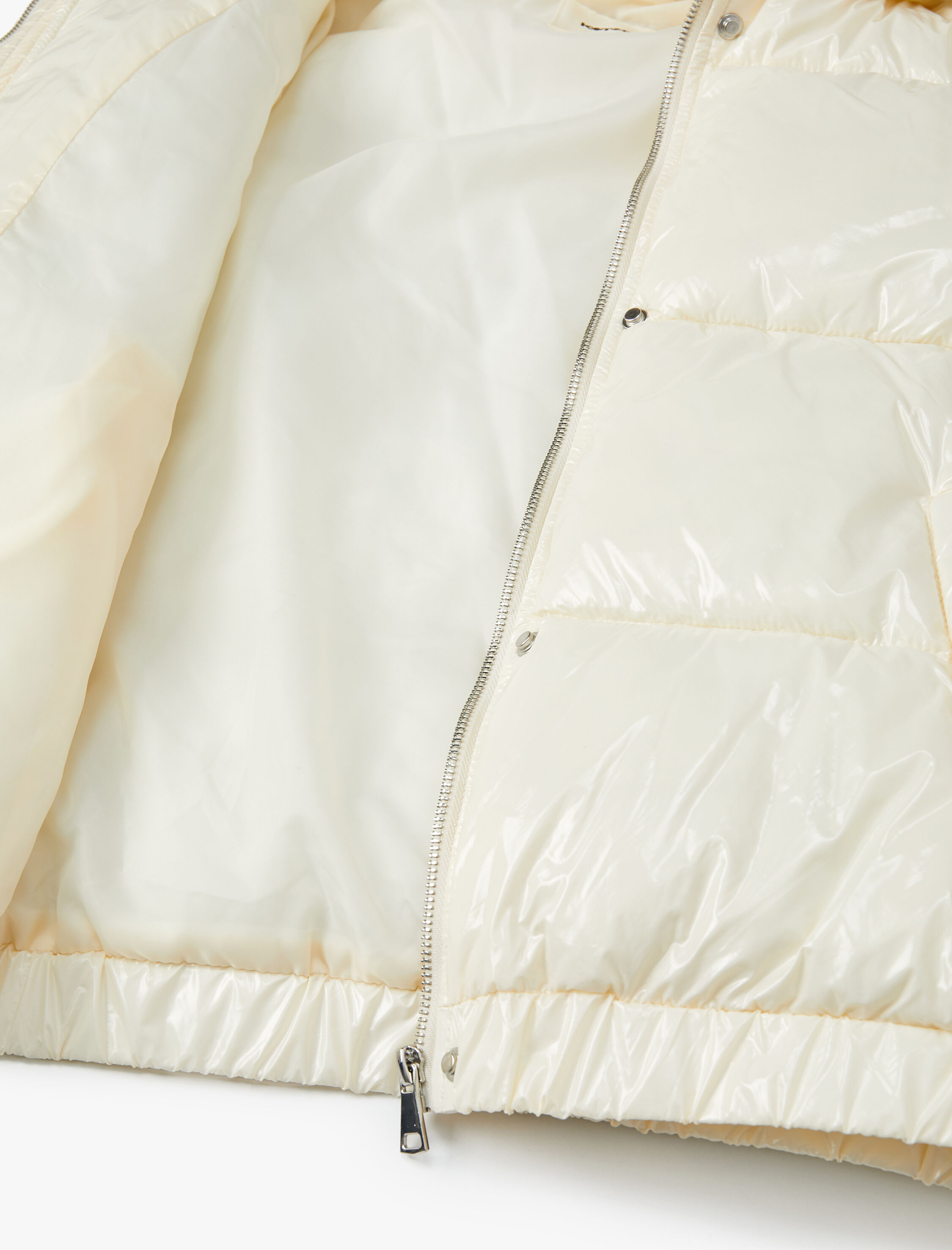   Kısa Şişme Mont Parlak Kapüşonlu Fermuarlı