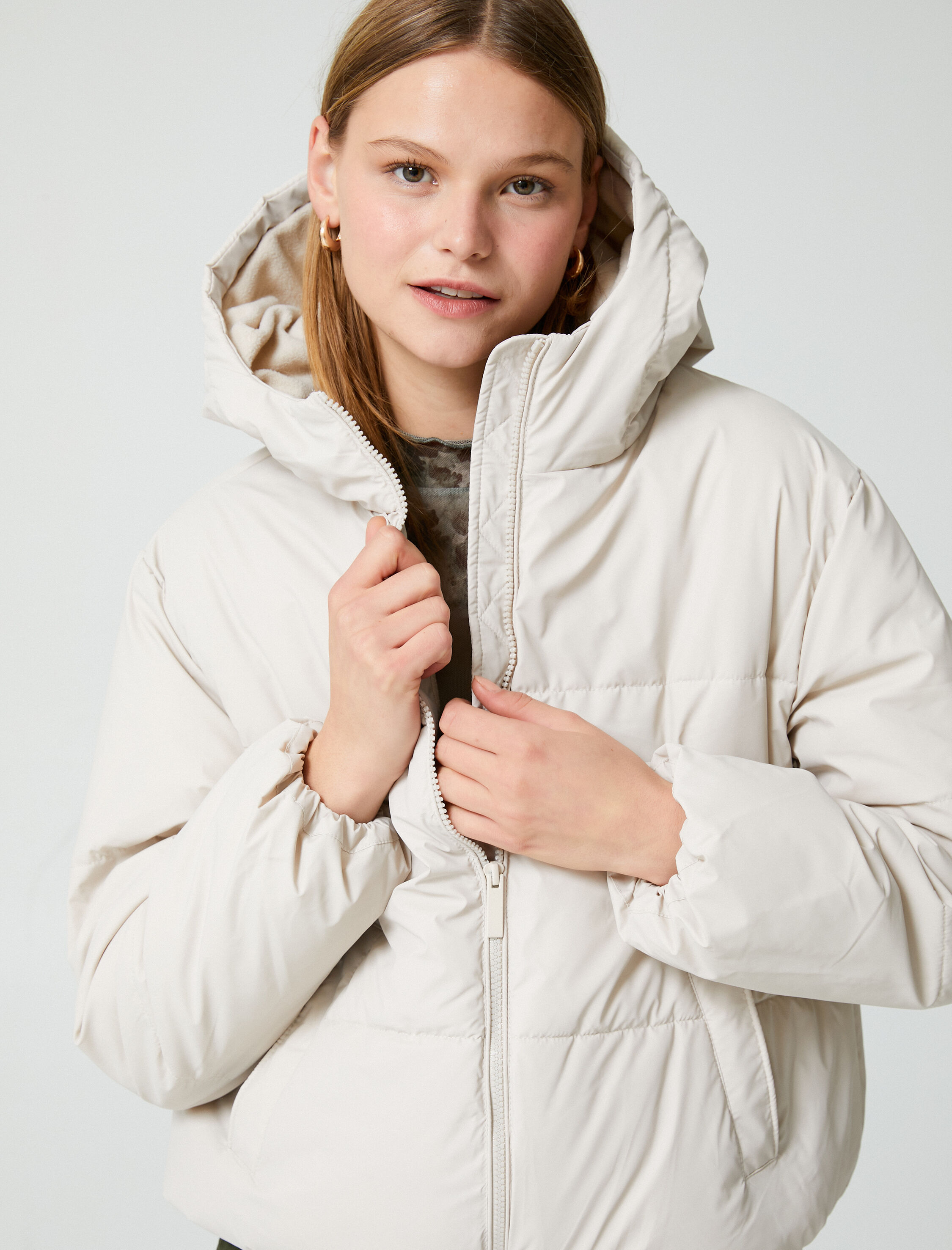   Kısa Şişme Mont Fermuarlı Kapüşonlu Cepli