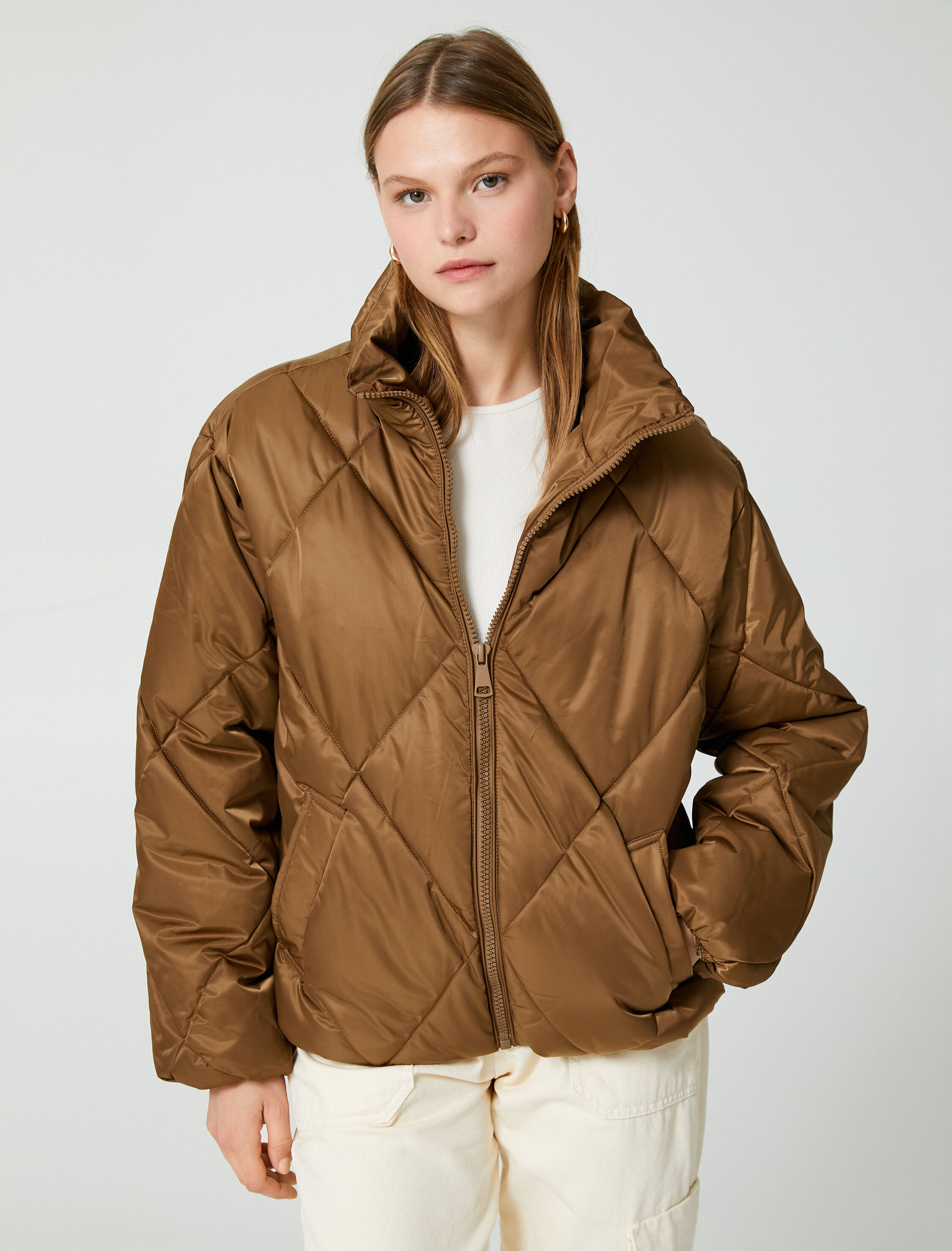   Kapitone Şişme Mont Dik Yaka Fermuarlı Cepli