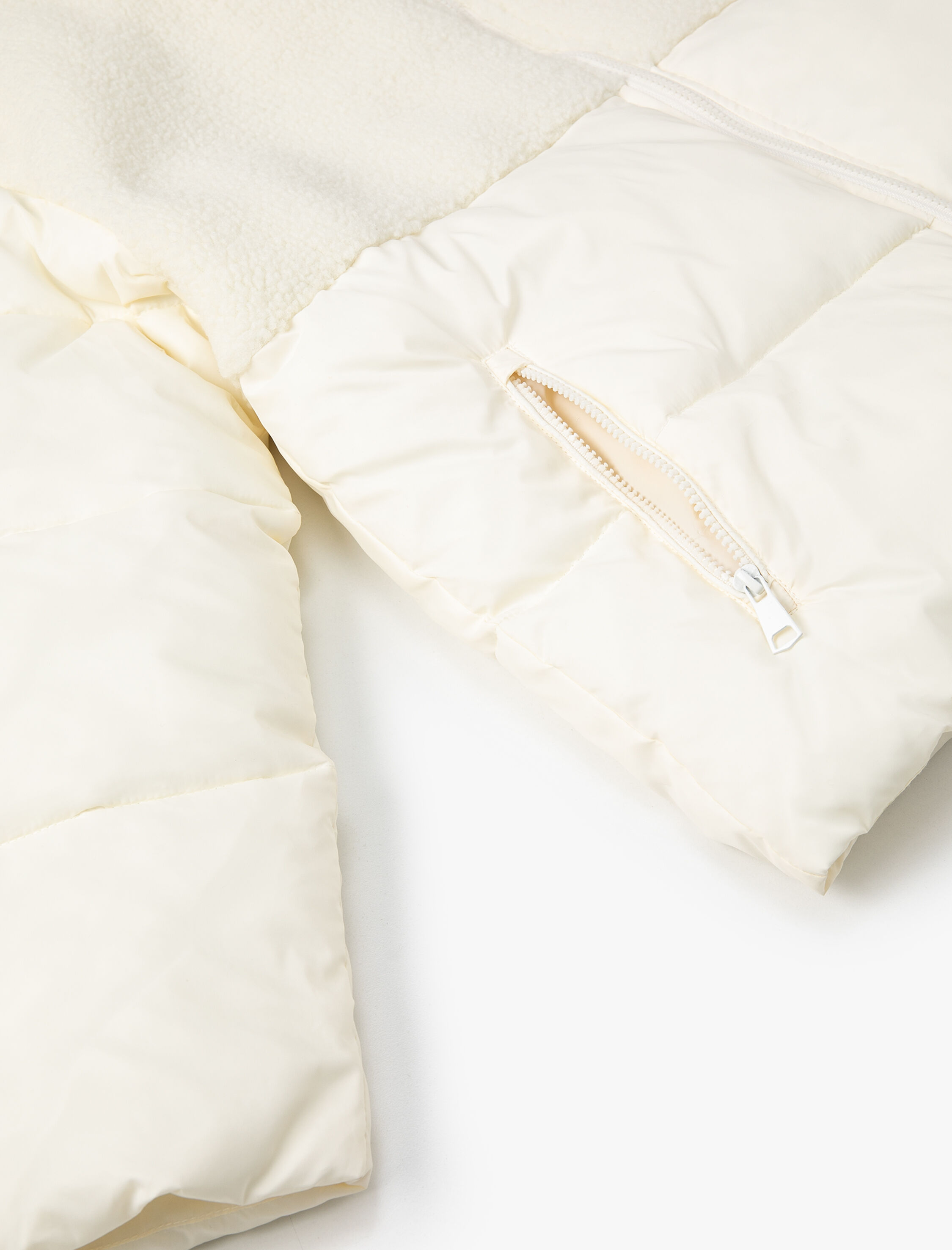   Şişme Mont Dik Yaka Peluş Detaylı Fermuarlı Cepli