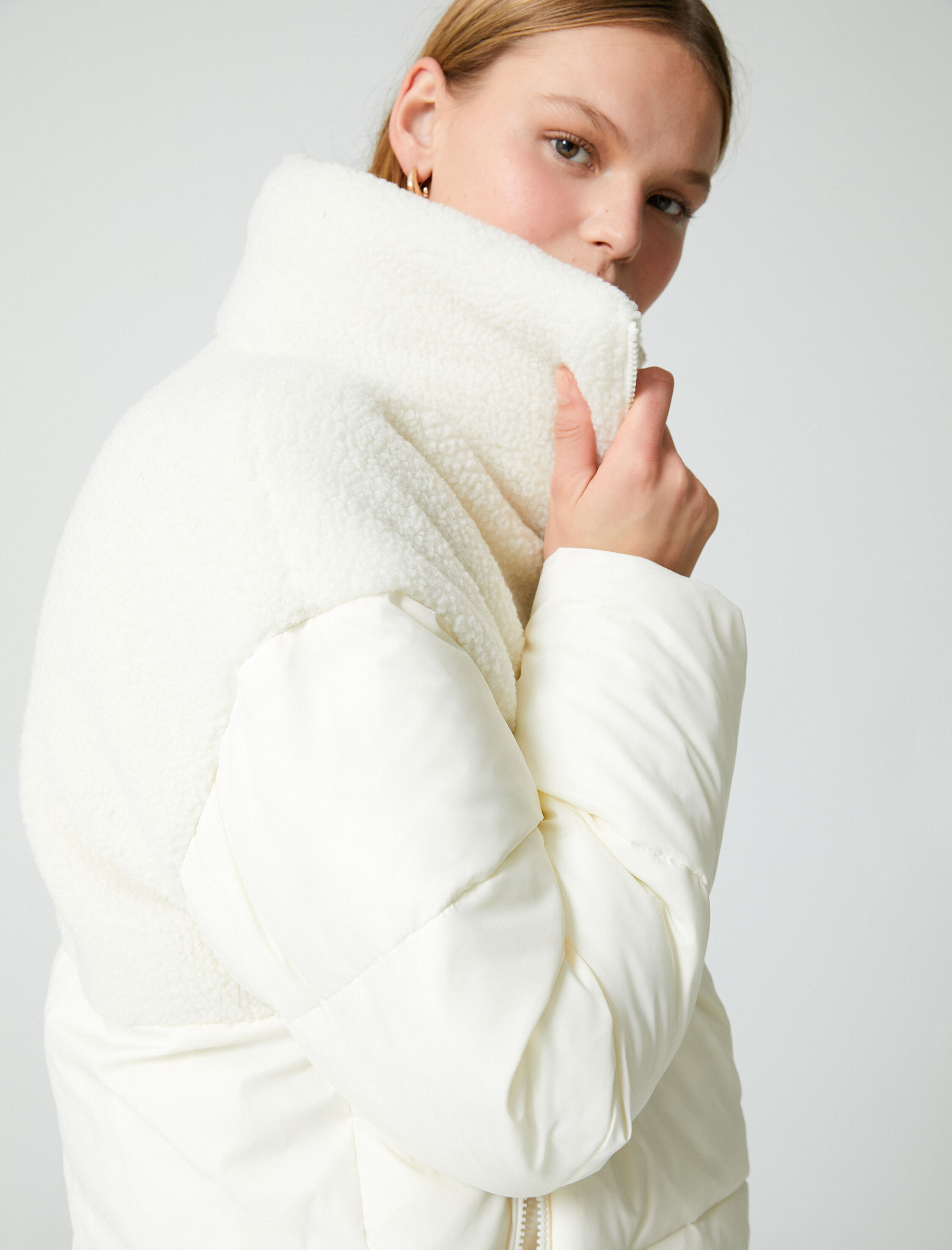   Şişme Mont Dik Yaka Peluş Detaylı Fermuarlı Cepli