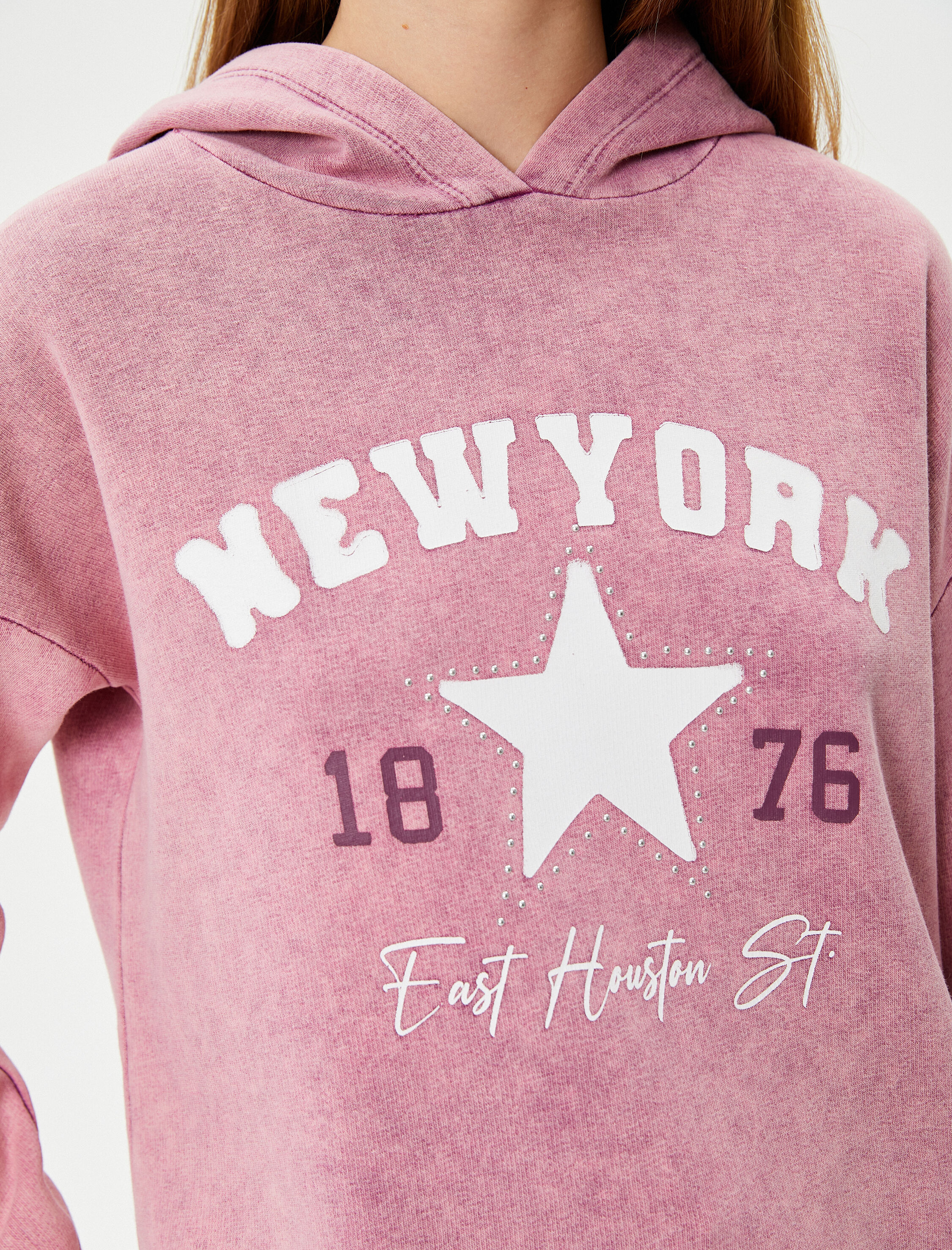   Kapşonlu Sweatshirt Soluk Efektli Şardonlu Pamuklu Baskılı