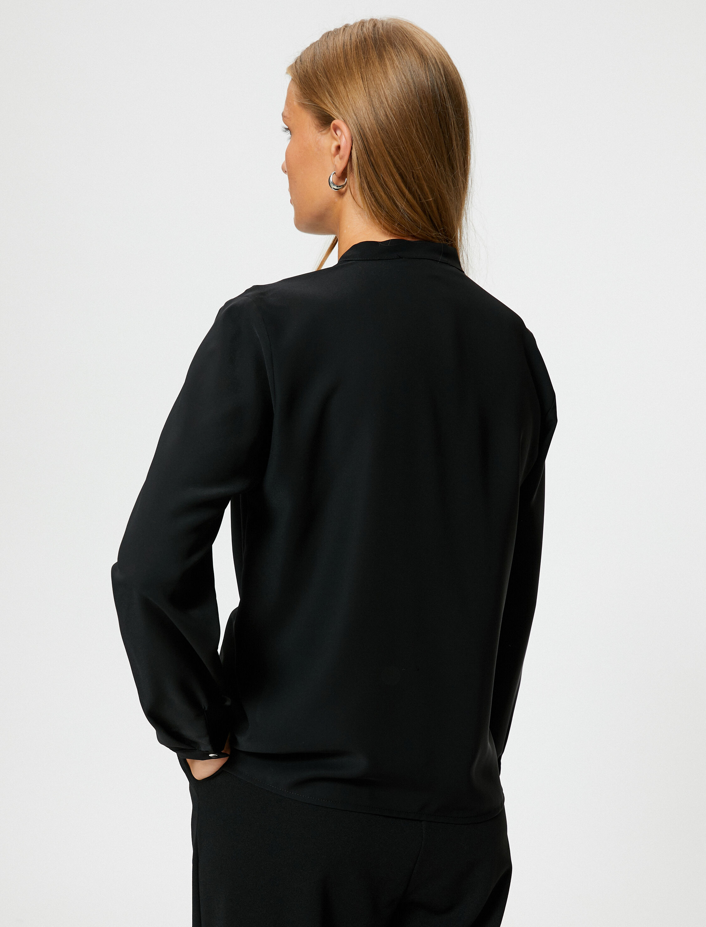   Uzun Kollu Gömlek Hakim Yaka Robalı Düğmeli