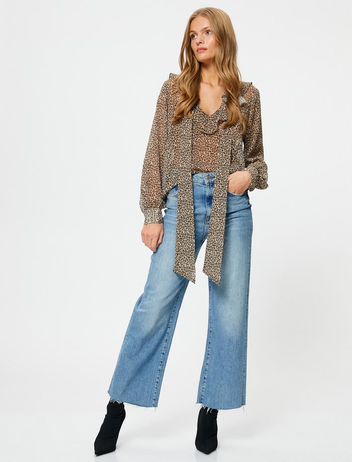  Leopar Desenli Bluz Fular Yaka Fırfırlı Pencere Detaylı