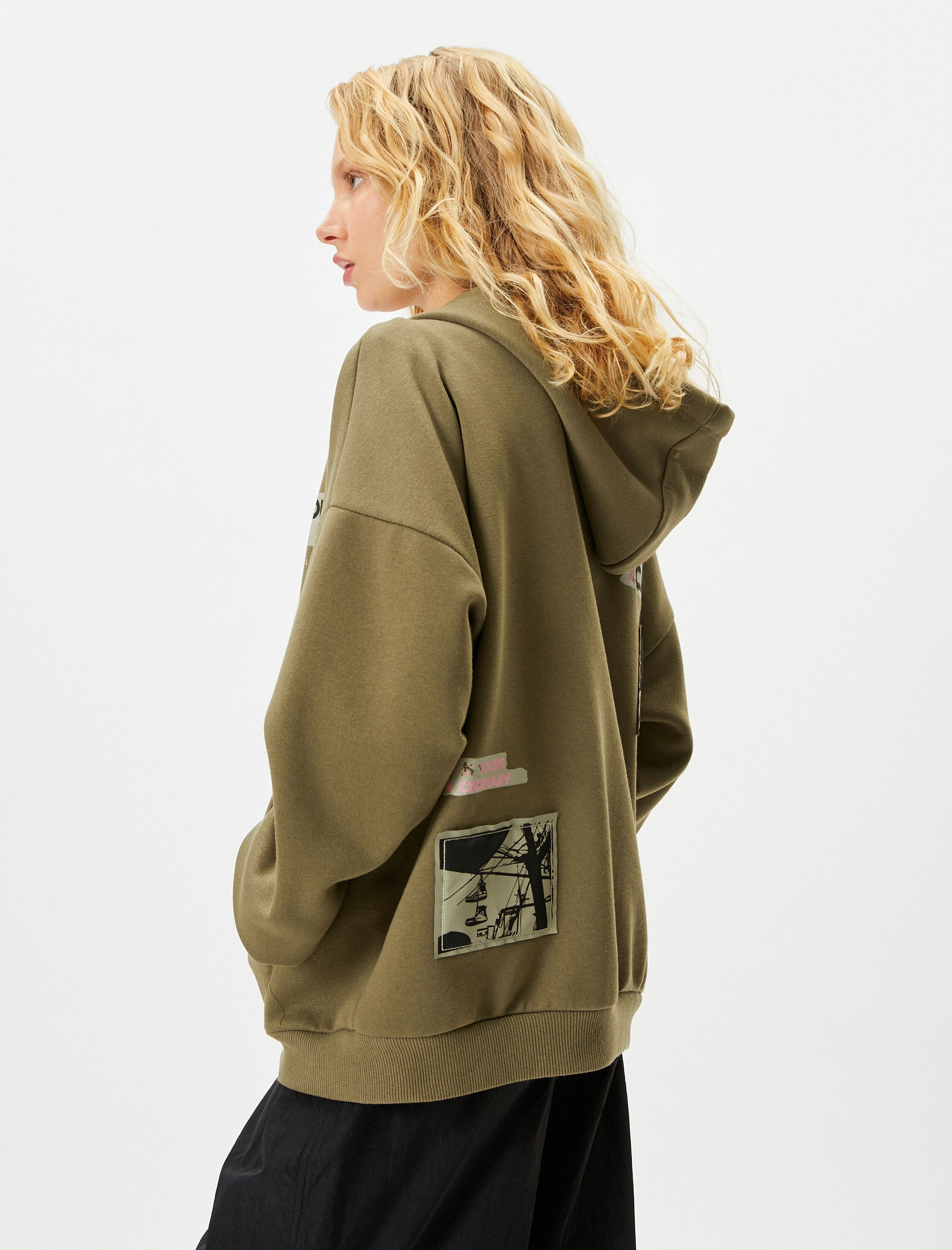   Oversize Kapşonlu Fermuarlı Sweatshirt Şardonlu Arkası Aplike Detaylı Cepli