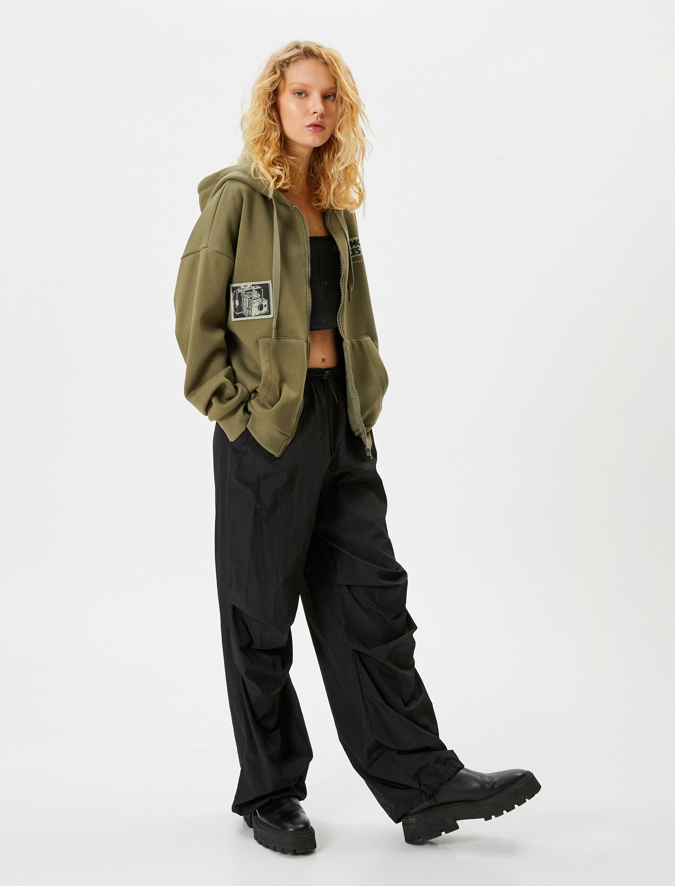   Oversize Kapşonlu Fermuarlı Sweatshirt Şardonlu Arkası Aplike Detaylı Cepli
