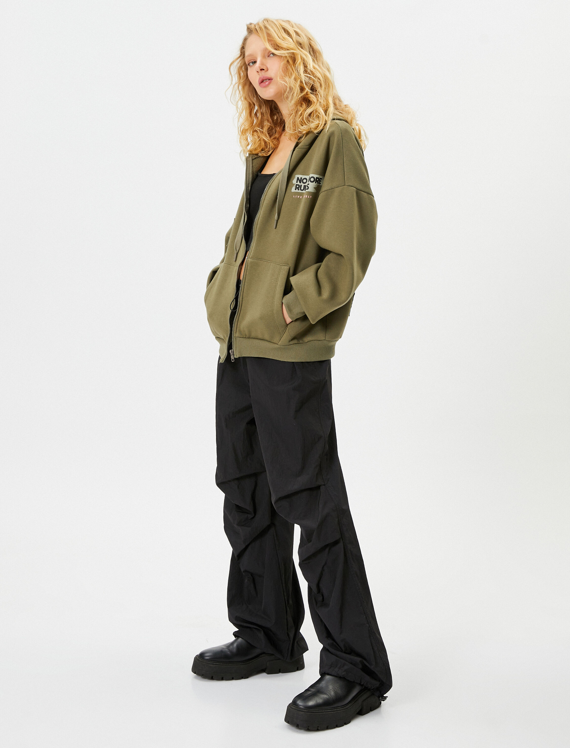   Oversize Kapşonlu Fermuarlı Sweatshirt Şardonlu Arkası Aplike Detaylı Cepli