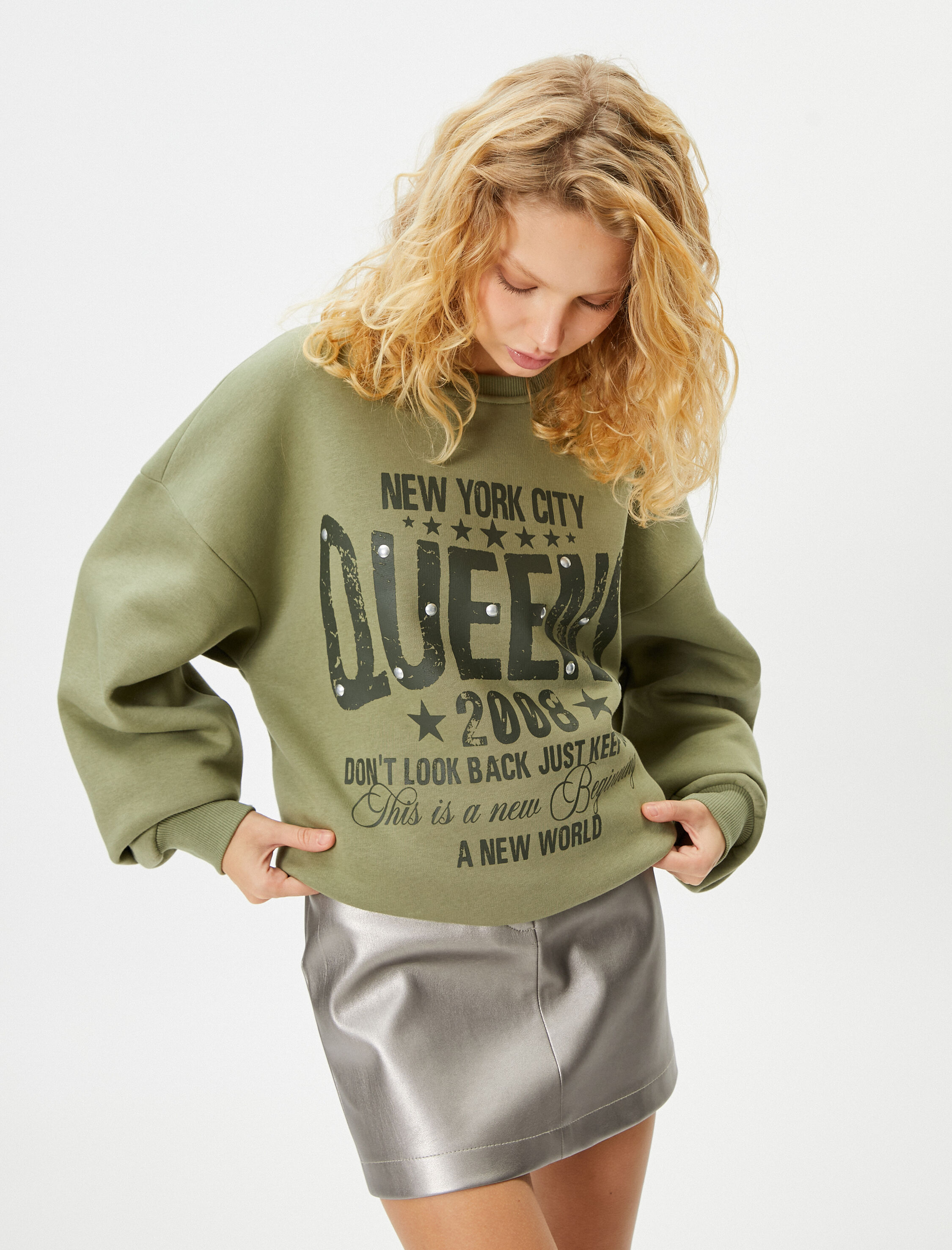 Koton Kadın Kolej Baskılı Sweatshirt Uzun Kollu Bisiklet Yaka Taş Detaylı