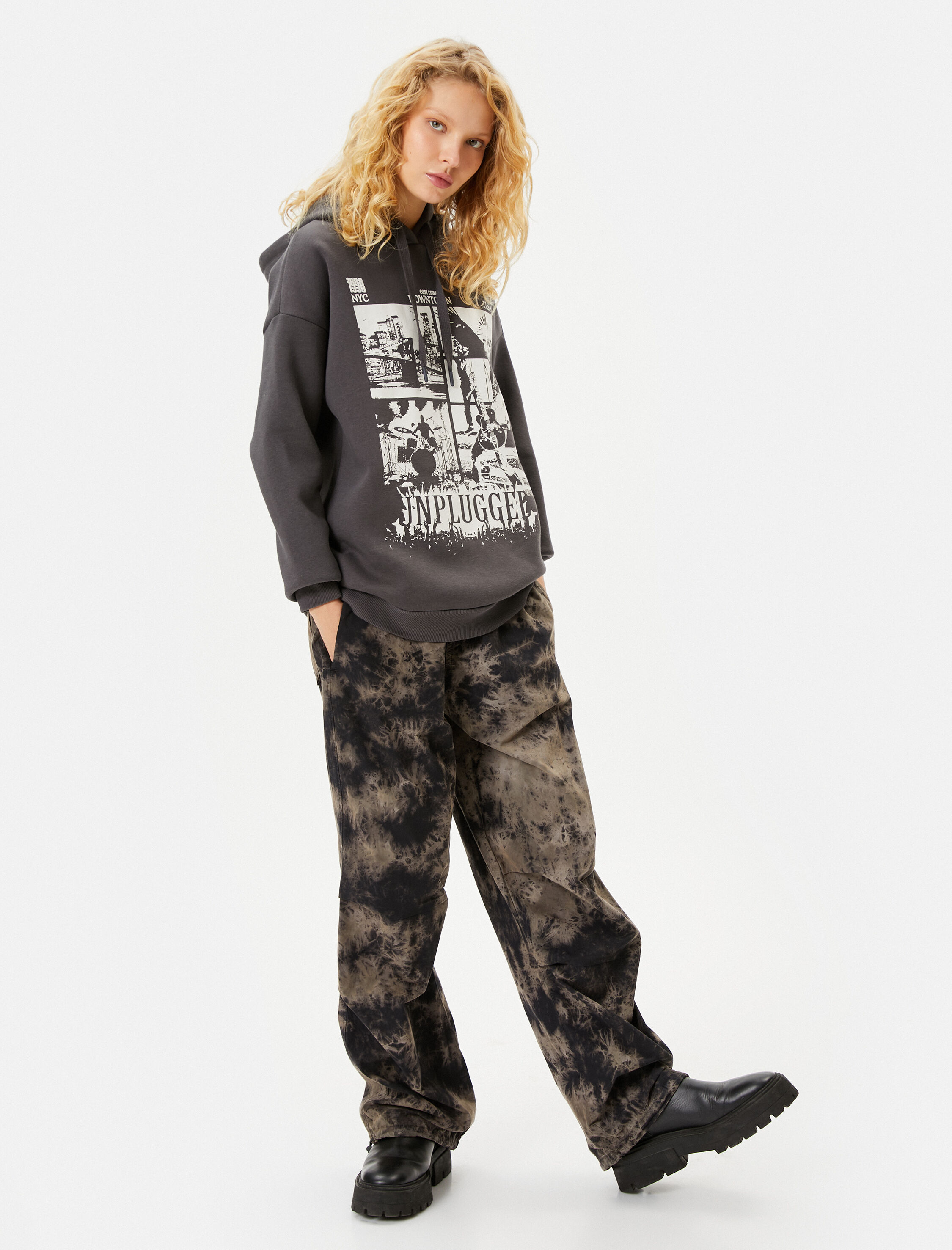   Şardonlu Baskılı Kapşonlu Sweat Müzik Temalı Uzun Kollu