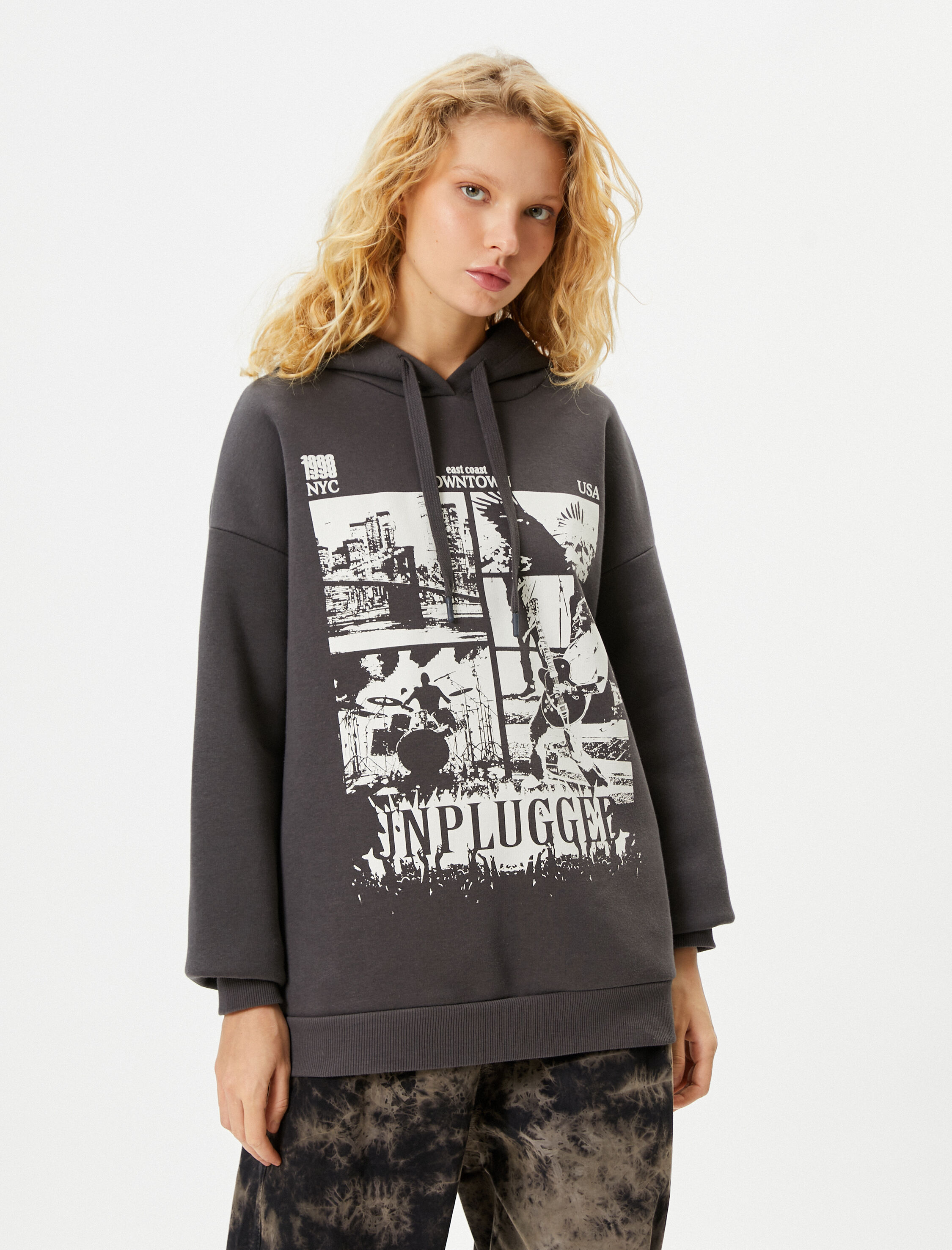   Şardonlu Baskılı Kapşonlu Sweat Müzik Temalı Uzun Kollu