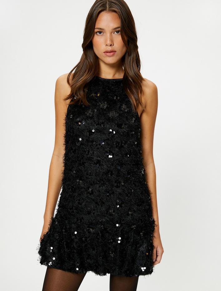  Tüylü Payetli Mini Elbise Halter Yaka Volanlı