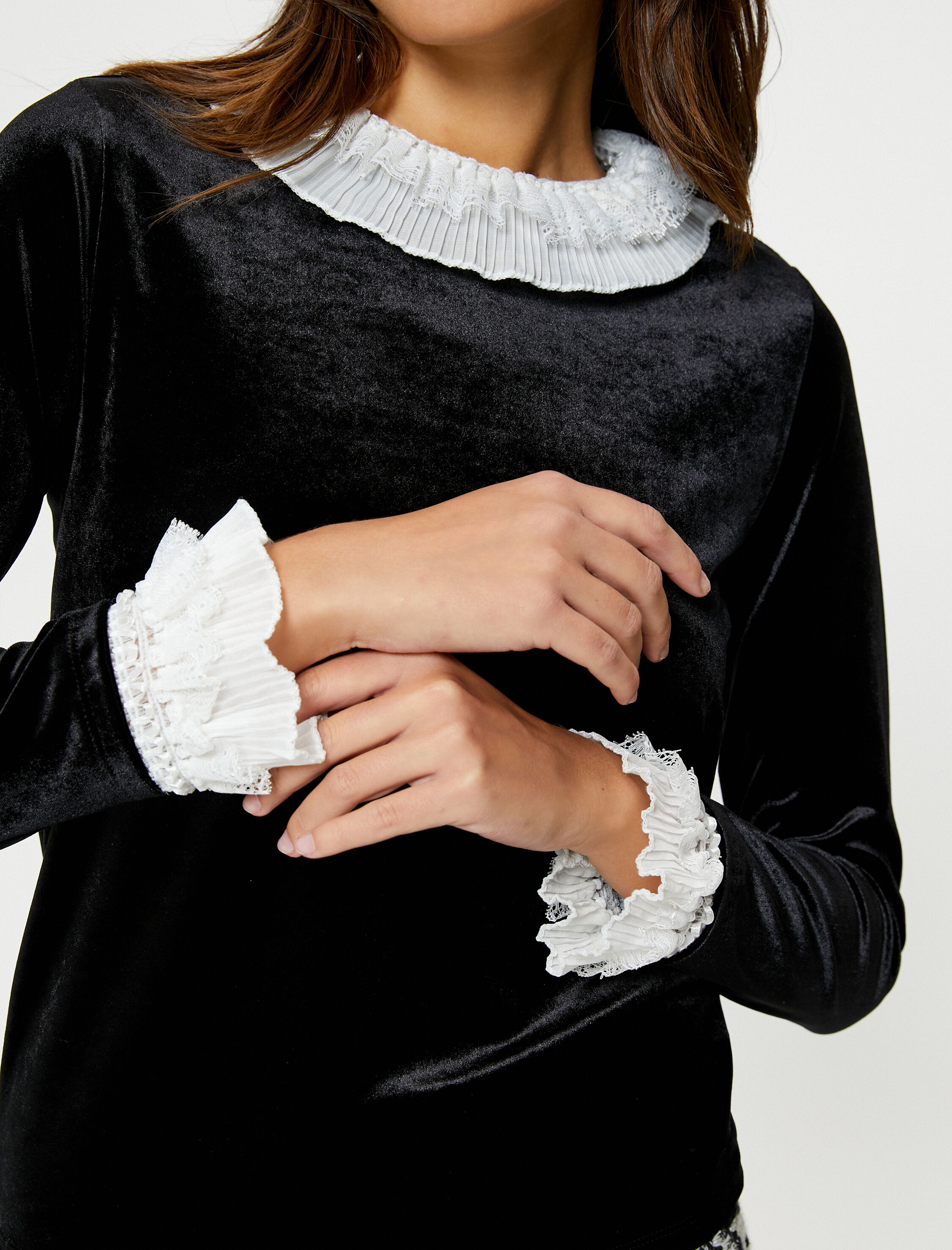   Kadife Bluz Uzun Kollu Fırfır Detaylı