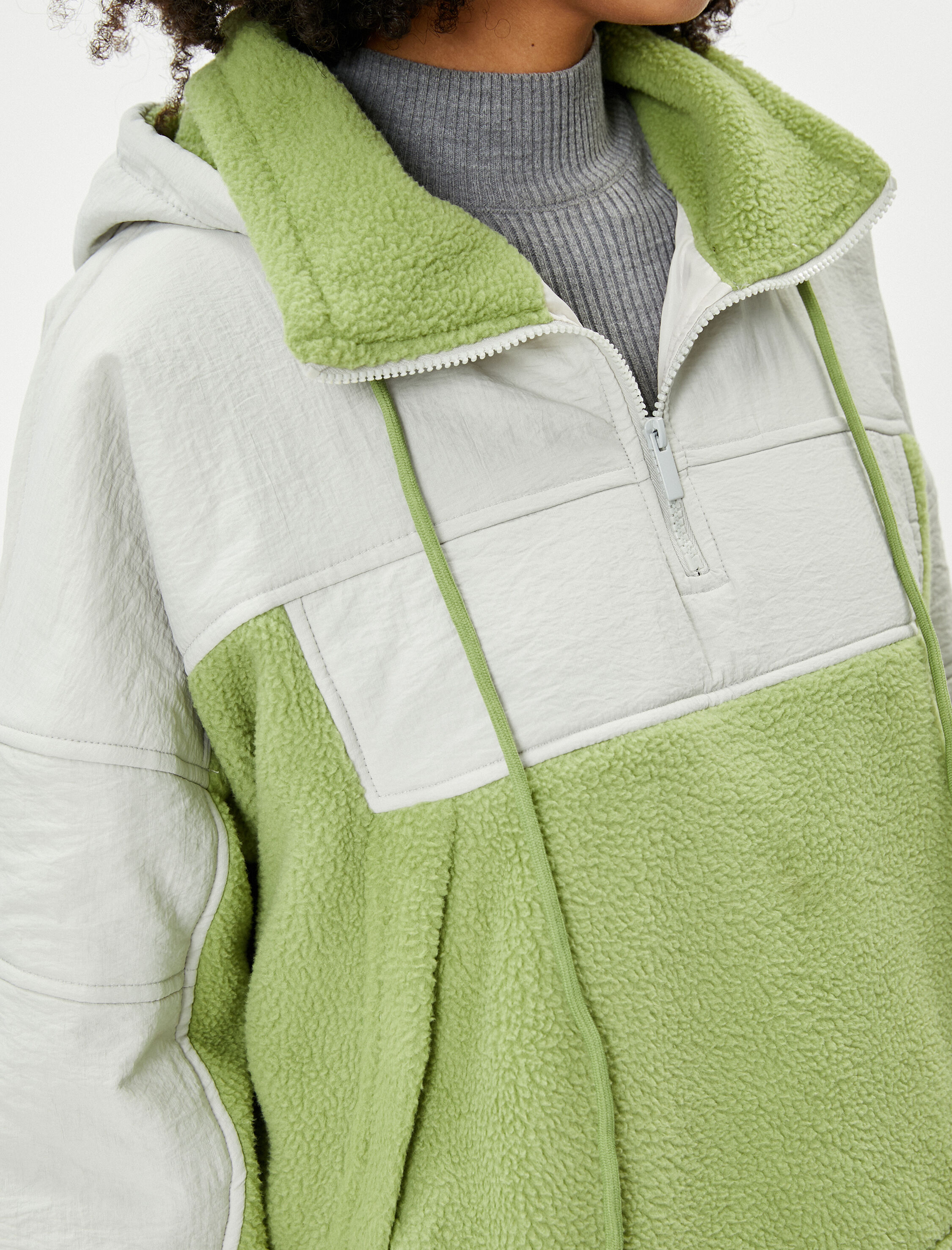   Kapşonlu Sweat Peluş Mont Yarım Fermuarlı Çift Kumaş Kullanımlı Cepli