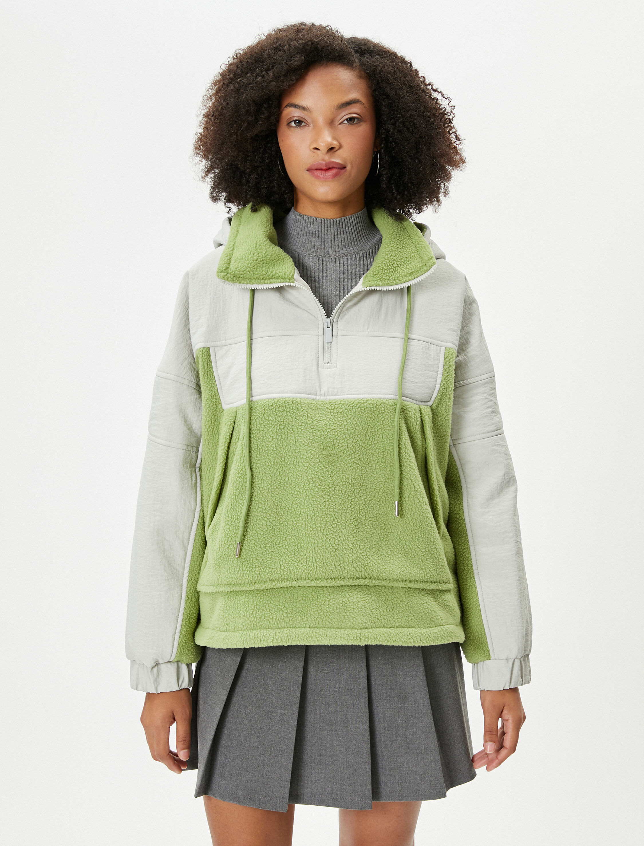   Kapşonlu Sweat Peluş Mont Yarım Fermuarlı Çift Kumaş Kullanımlı Cepli