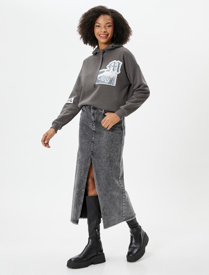  Kapşonlu Sweatshirt Arkası ve Önü Aplike Detaylı Şardonlu