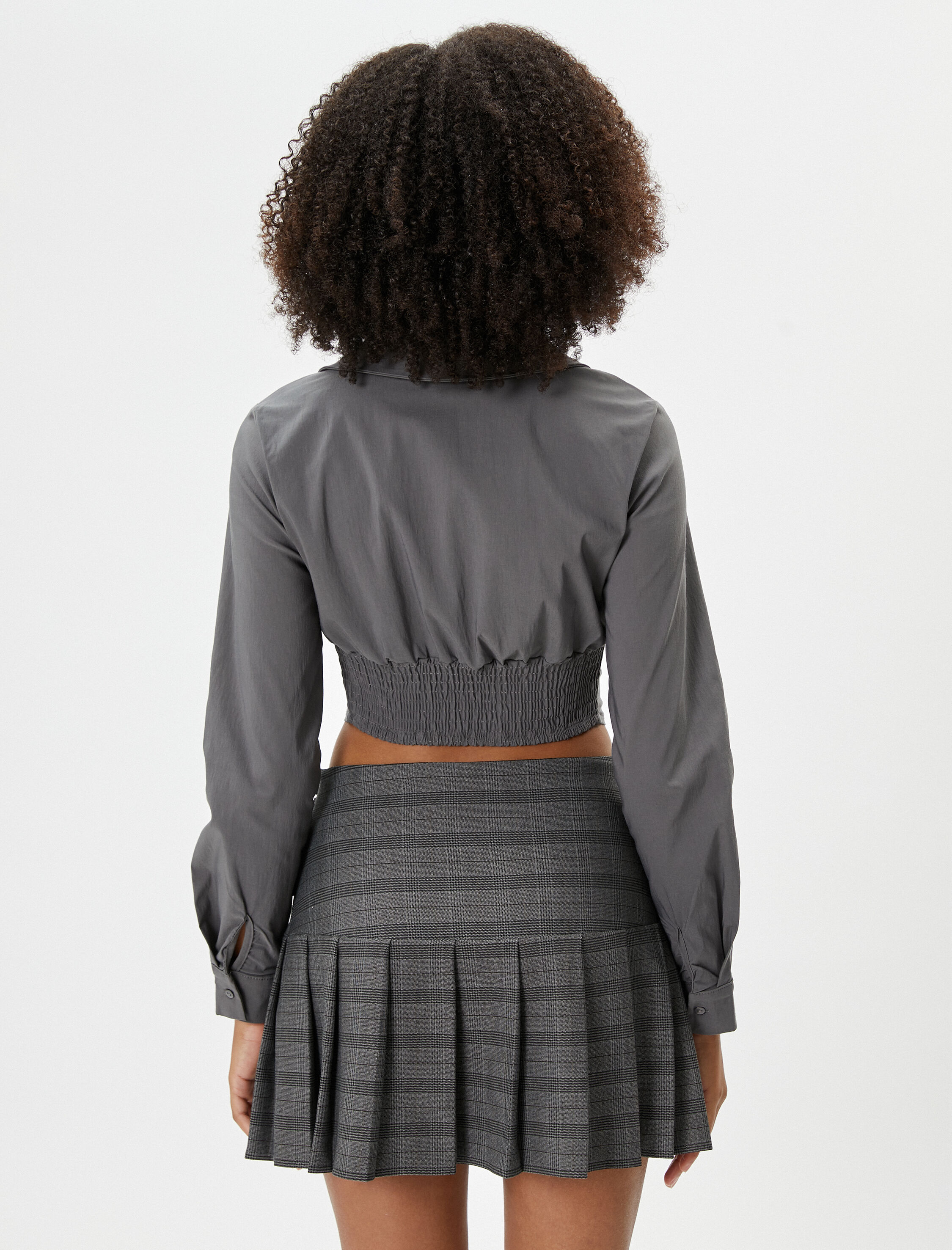   Crop Bluz Uzun Kollu Slim Fit Gömlek Yaka Önü Metal Aksesuar Detaylı