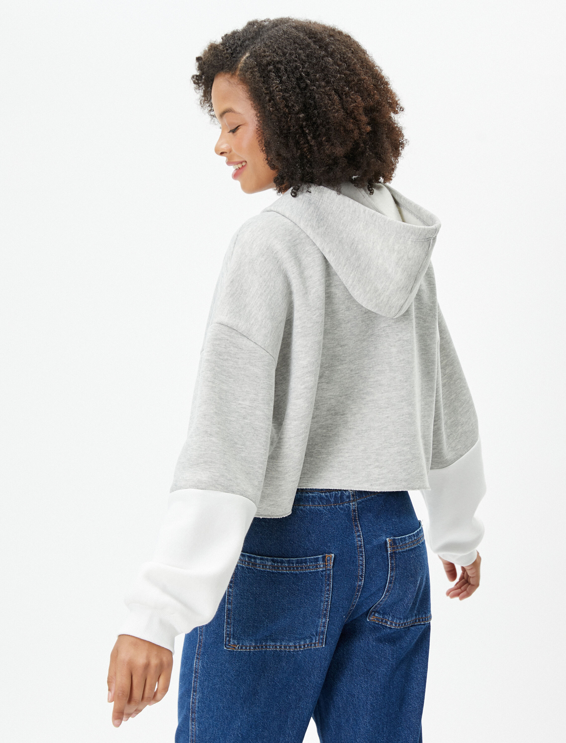   Şardonlu Kapüşonlu Fermuarlı Crop Sweatshirt Kolej İşleme Detaylı Renk Bloklu