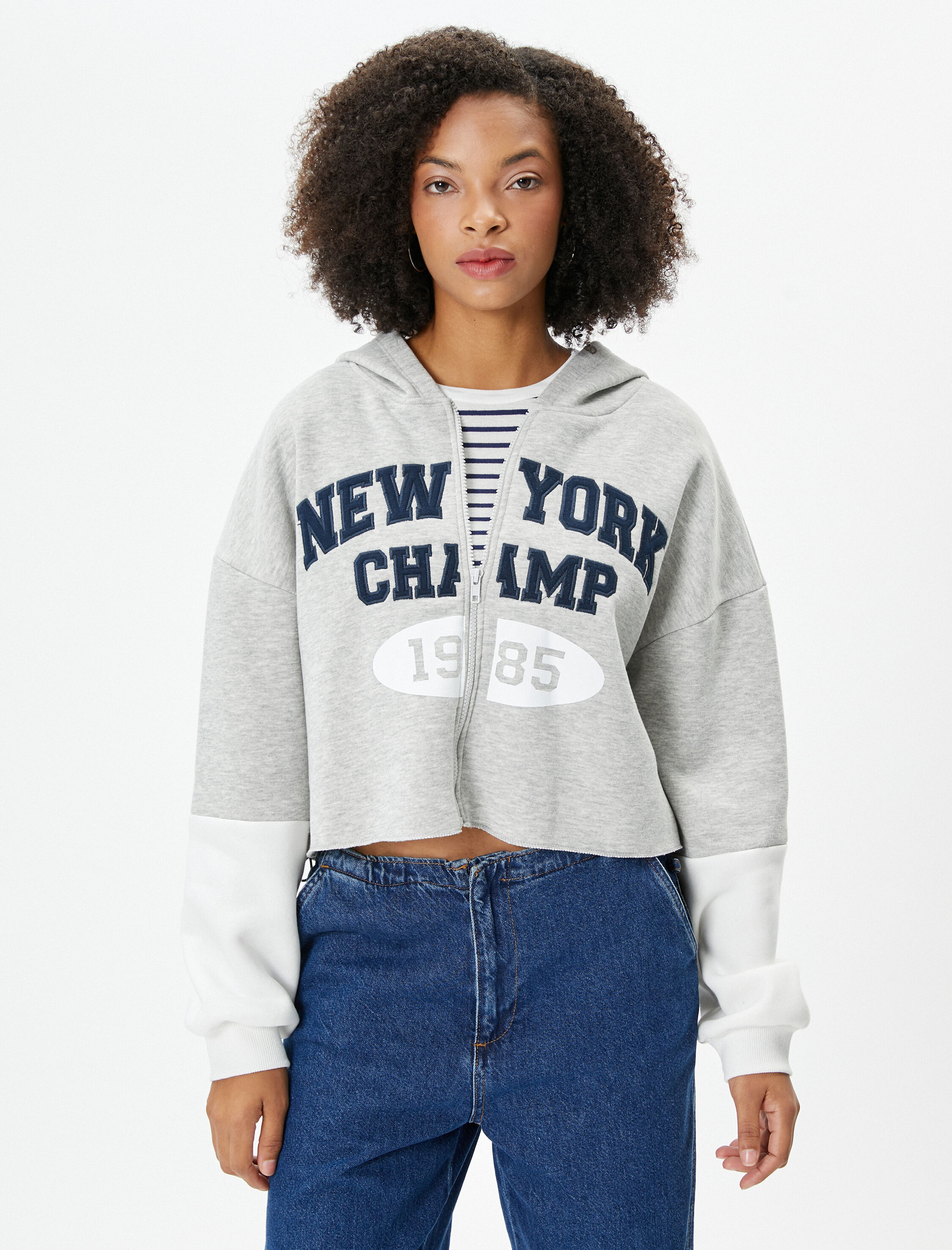   Şardonlu Kapüşonlu Fermuarlı Crop Sweatshirt Kolej İşleme Detaylı Renk Bloklu