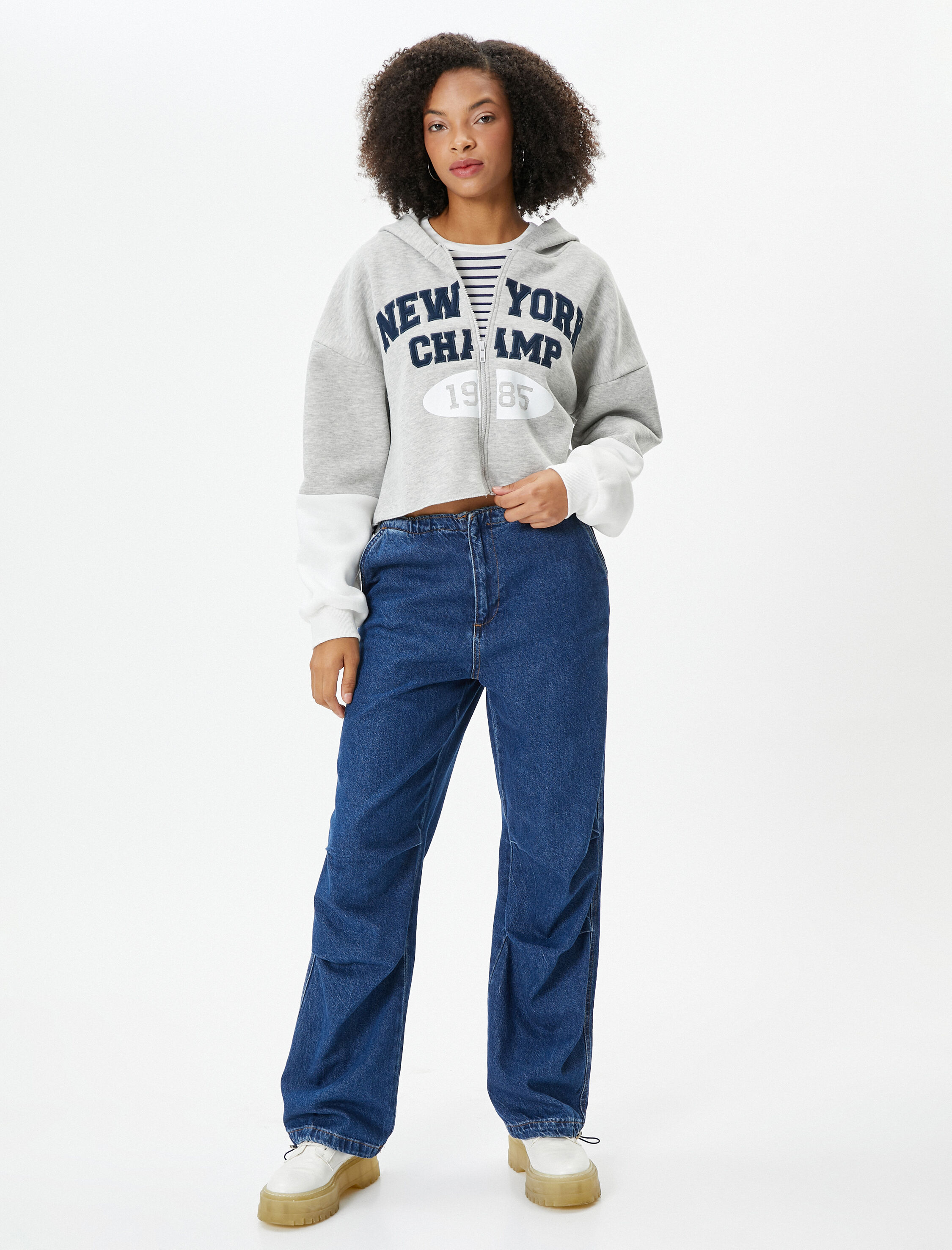   Şardonlu Kapüşonlu Fermuarlı Crop Sweatshirt Kolej İşleme Detaylı Renk Bloklu