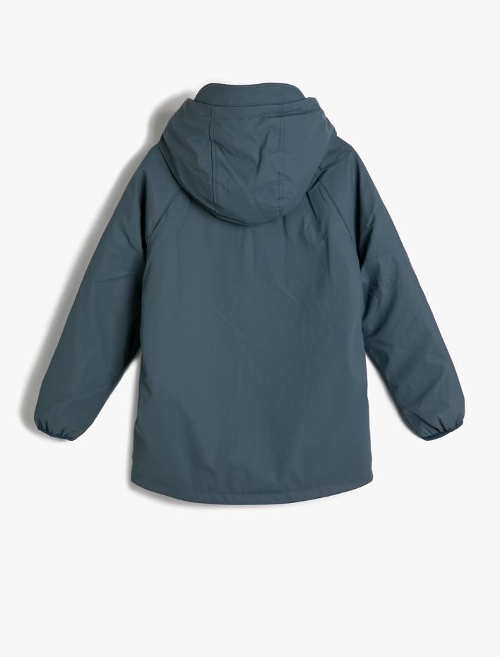 Erkek Çocuk Kapşonlu Yağmurluk Pamuk Astarlı Cepli