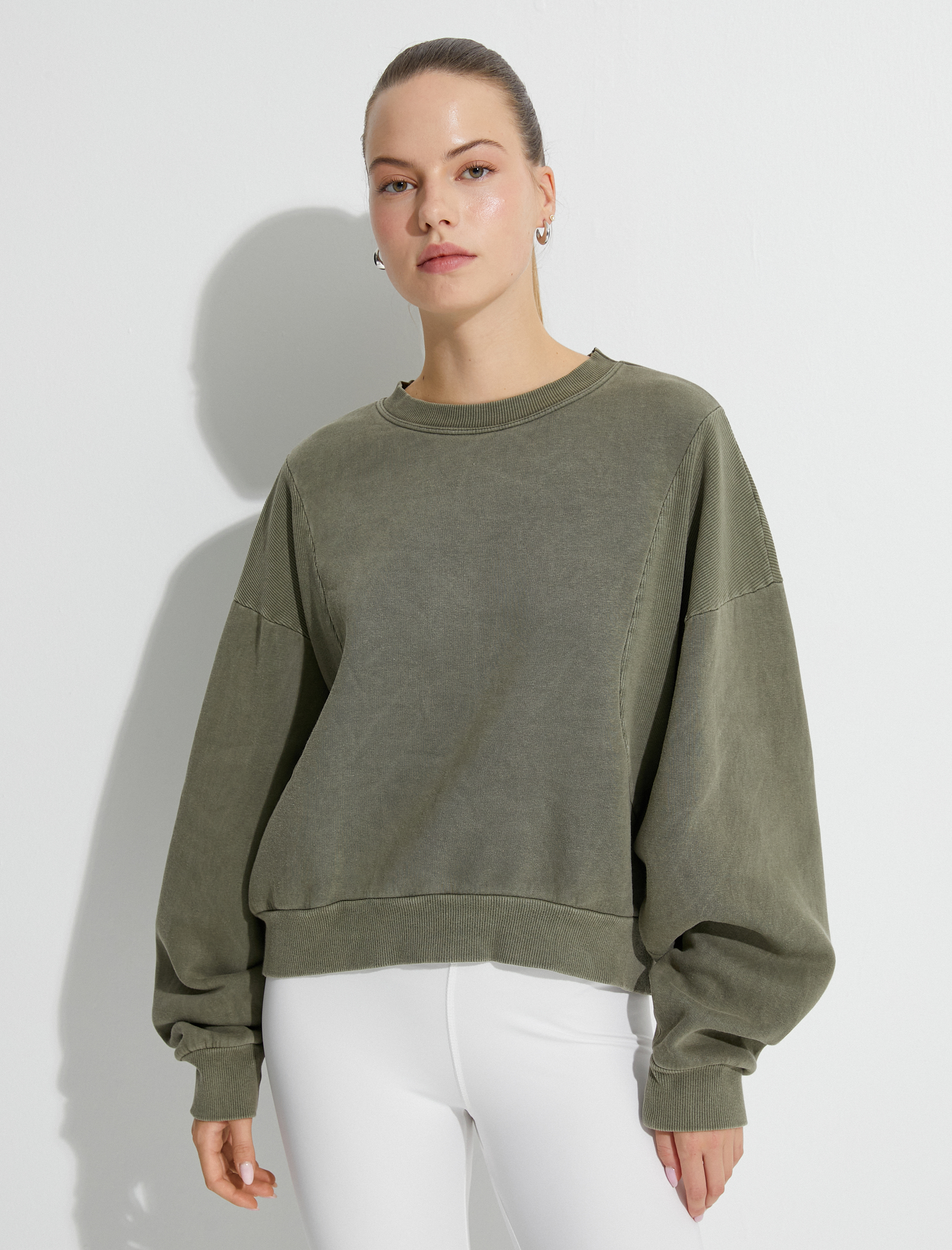   Şardonlu Bisiklet Yaka Sweatshirt Relax Fit Yıkamalı Dikiş Detaylı