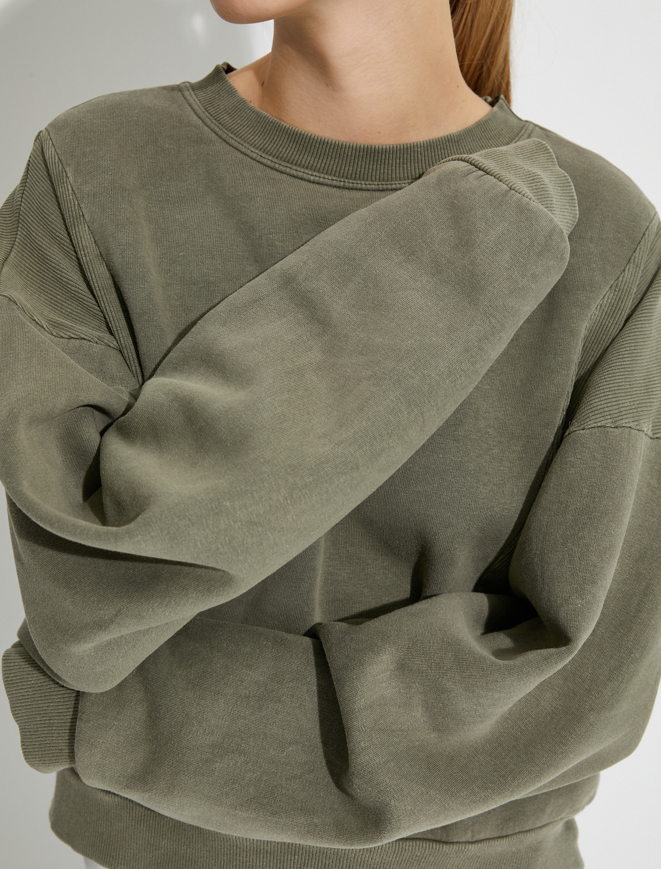   Şardonlu Bisiklet Yaka Sweatshirt Relax Fit Yıkamalı Dikiş Detaylı