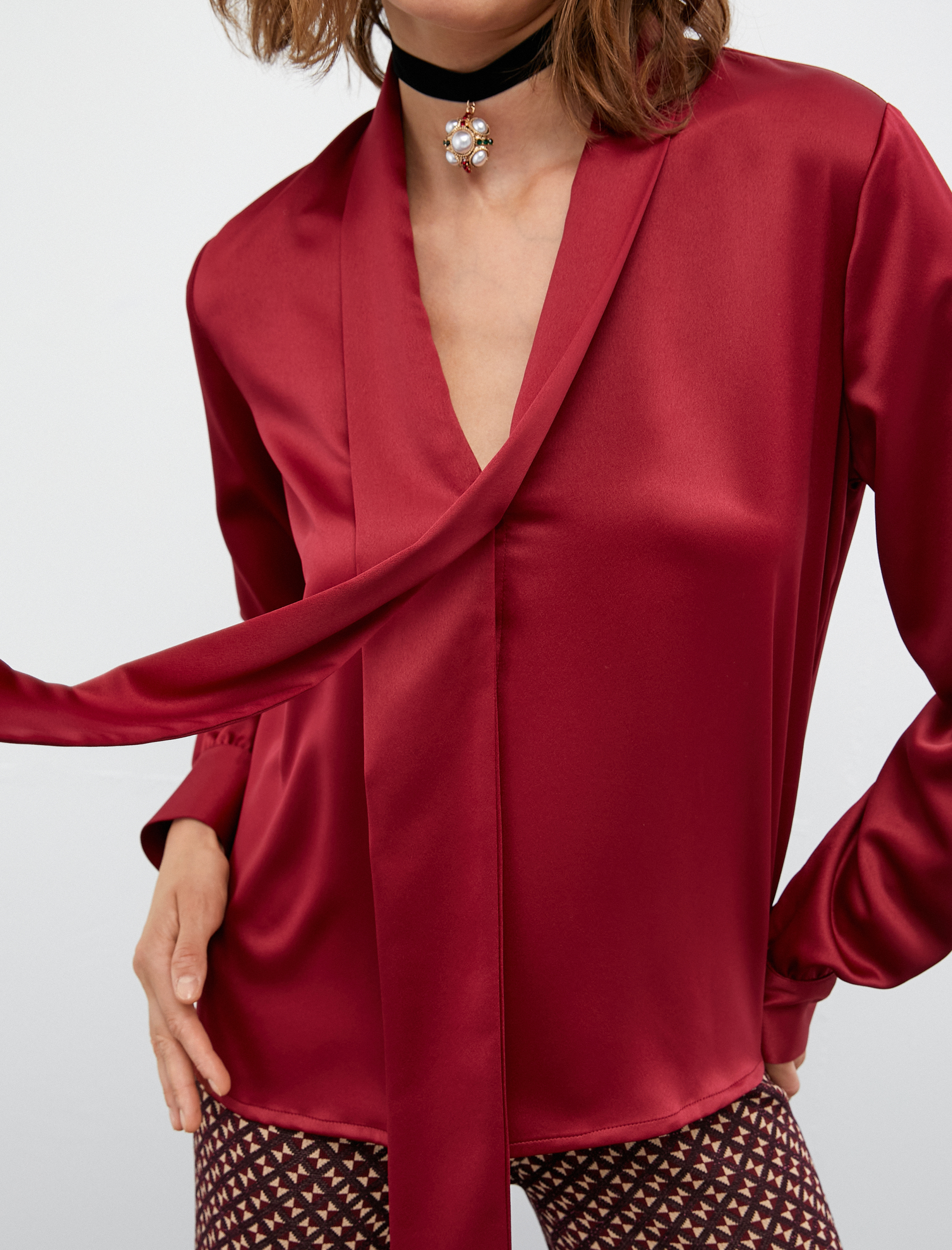   Melis Ağazat X Koton - Fular Yaka Saten Gömlek