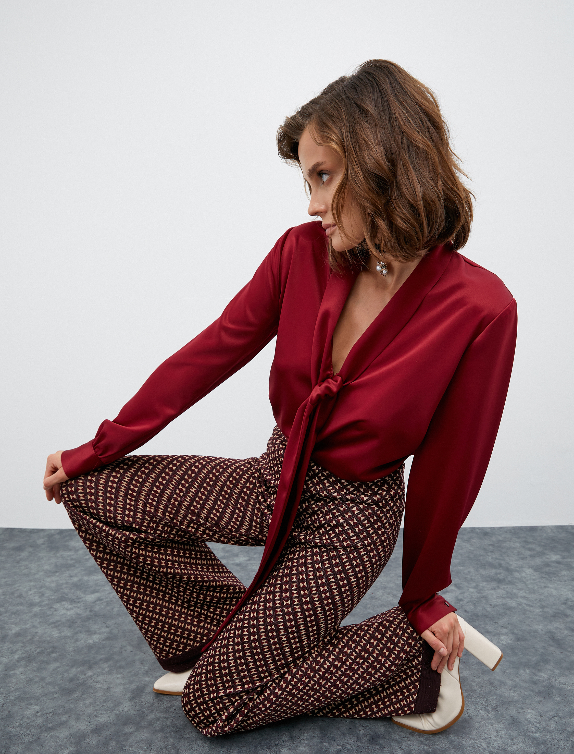   Melis Ağazat X Koton - Fular Yaka Saten Gömlek