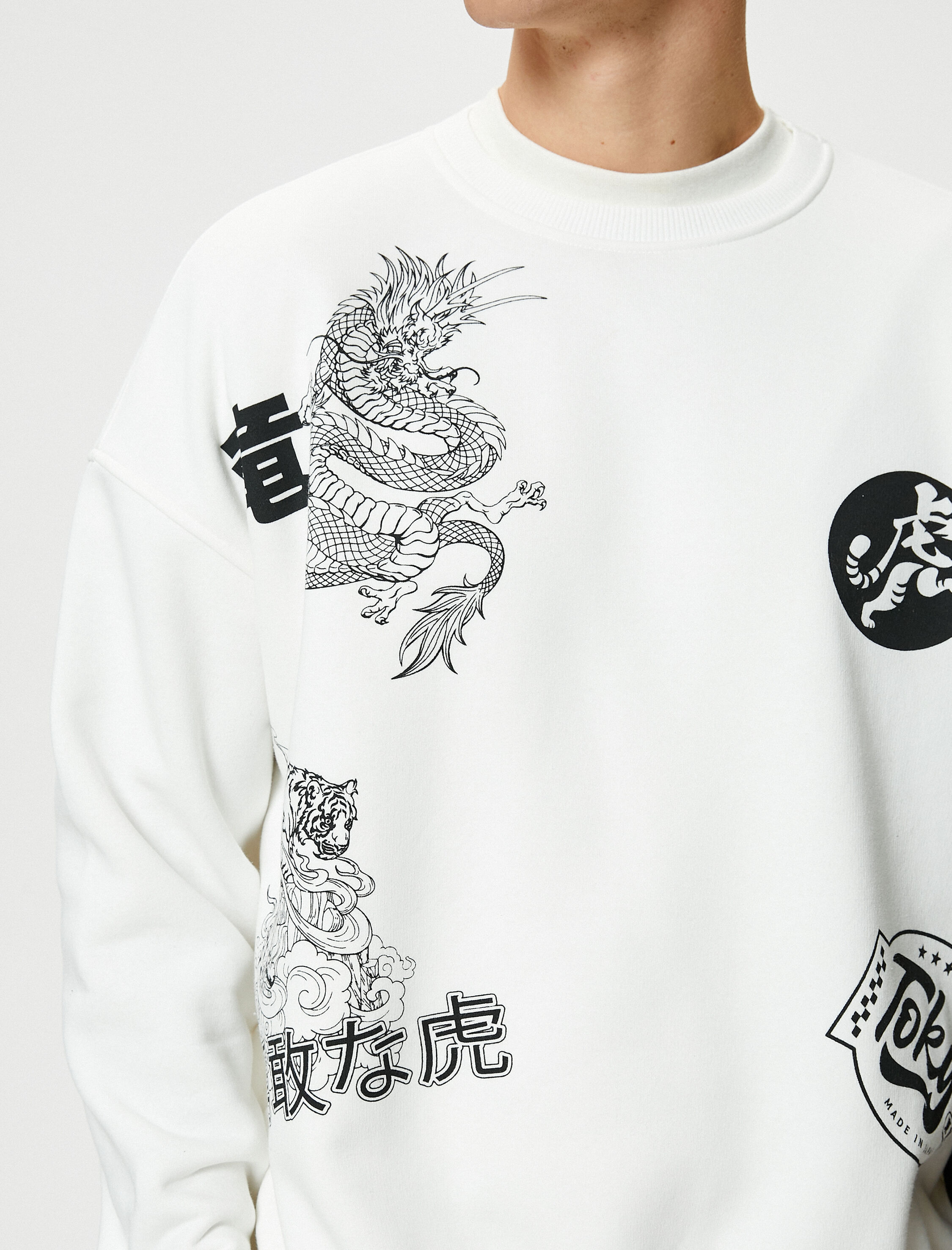 Uzakdoğu Baskılı Sweatshirt Bisiklet Yaka Rahat Kesim Şardonlu