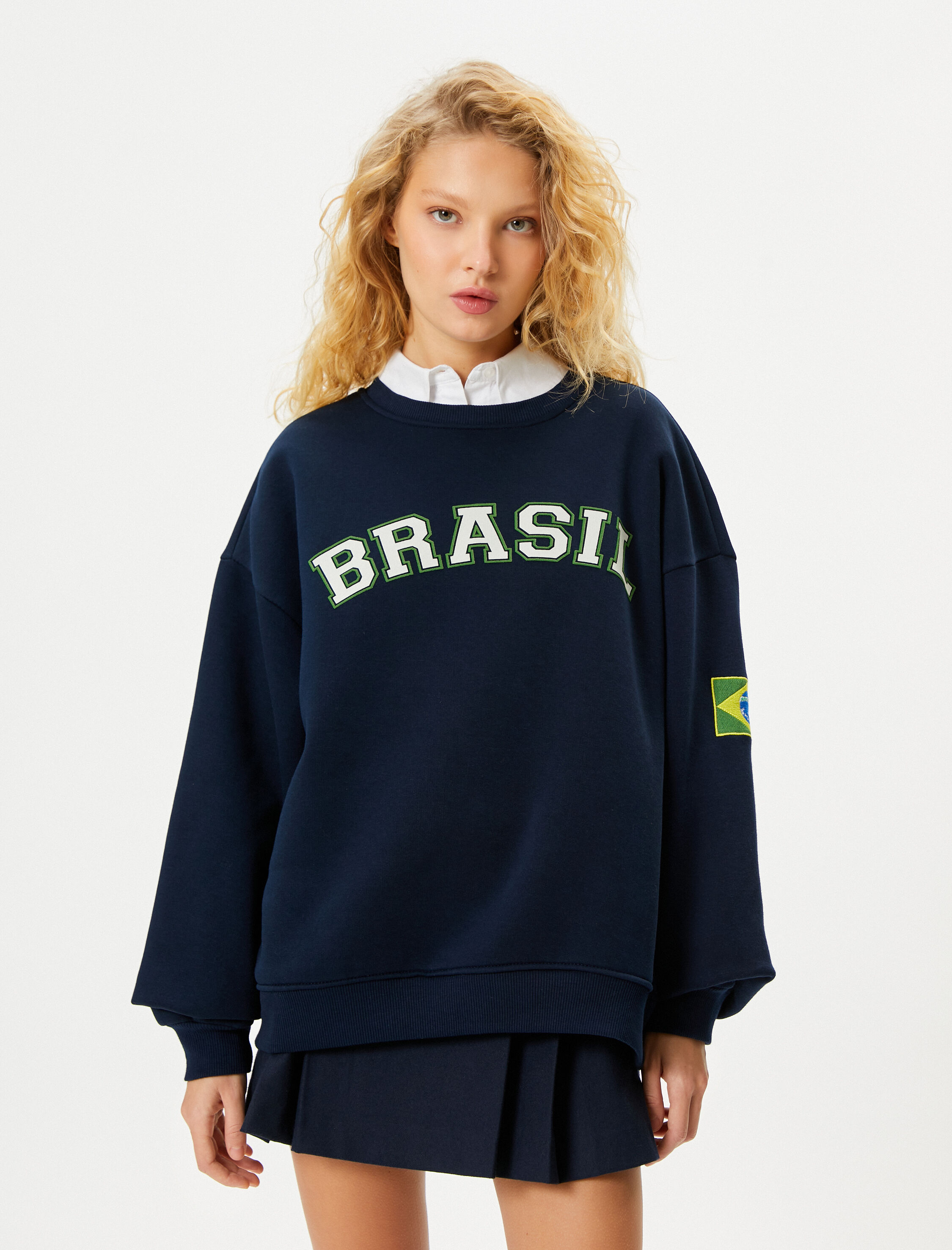   Şardonlu Brasil Sweatshirt Uzun Kollu Bisiklet Yaka Aplike Detaylı Pamuklu